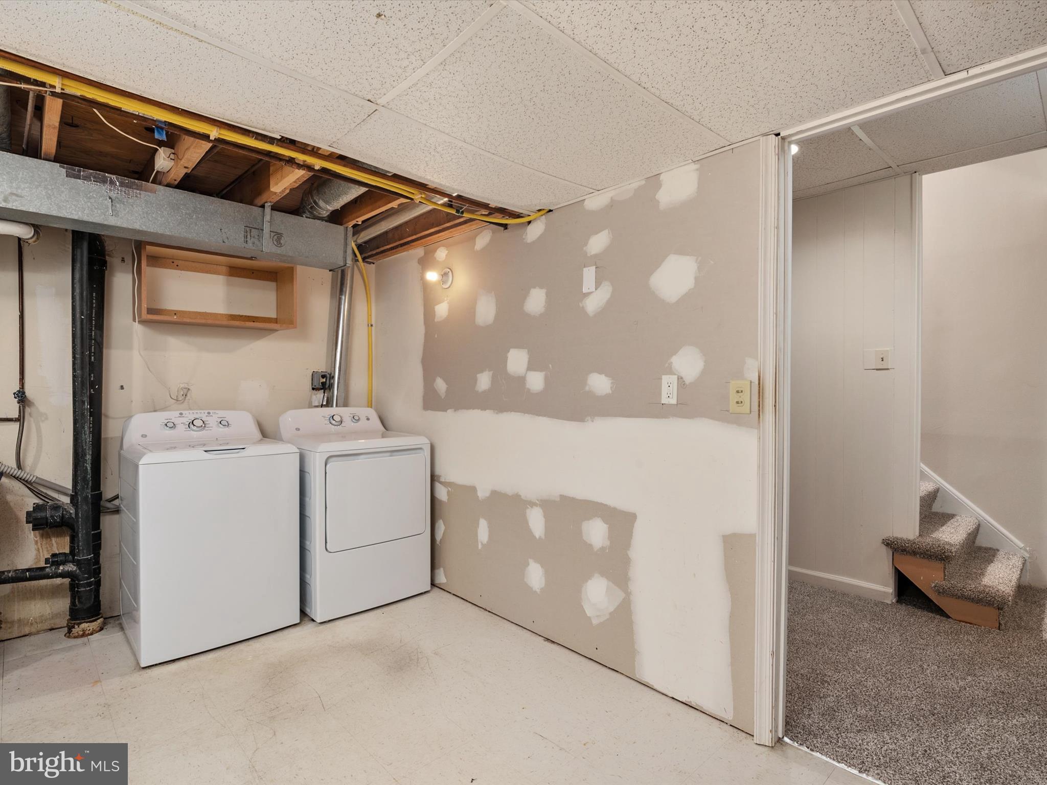 BAY HILLS - COLONIAL RIDGE - Residential