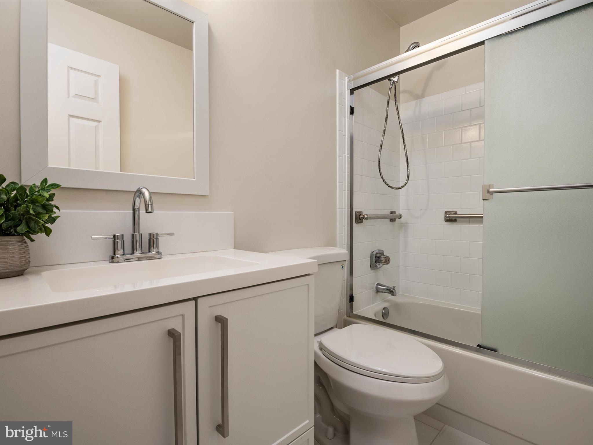 BAY HILLS - COLONIAL RIDGE - Residential