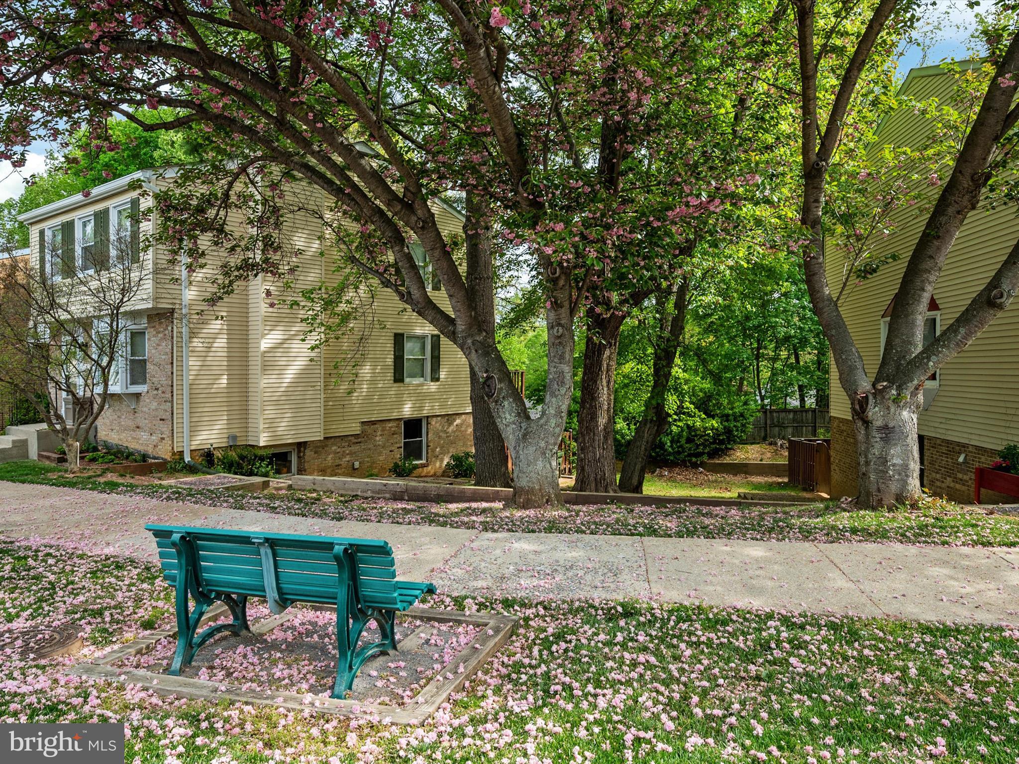 BAY HILLS - COLONIAL RIDGE - Residential