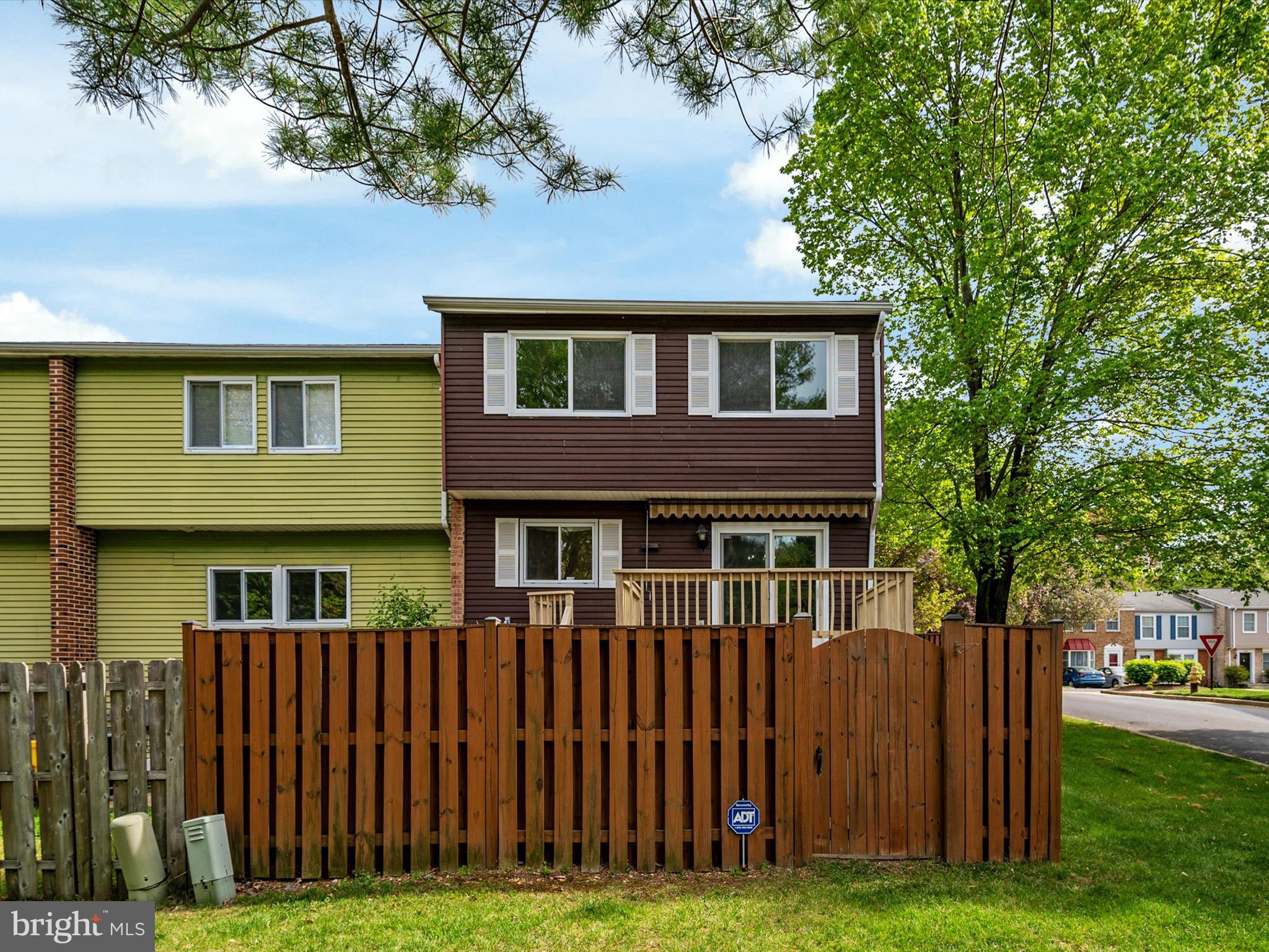 BAY HILLS - COLONIAL RIDGE - Residential