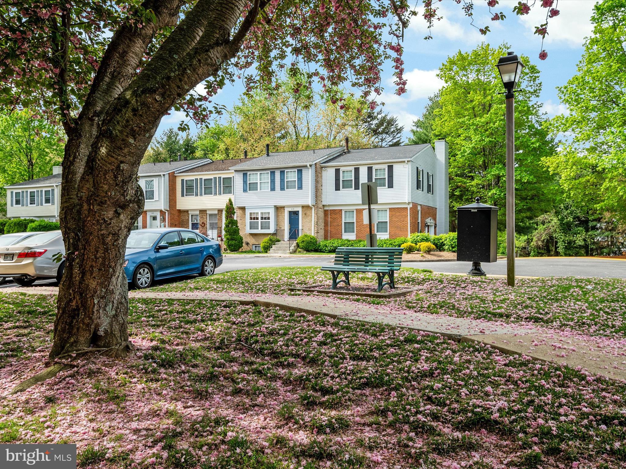 BAY HILLS - COLONIAL RIDGE - Residential