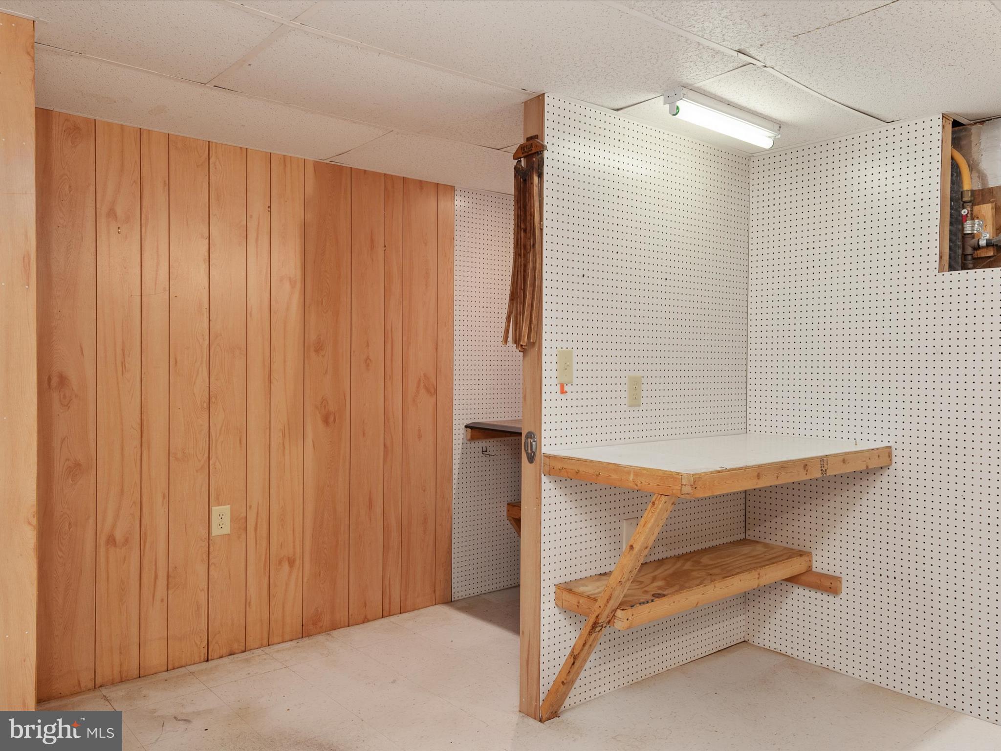 BAY HILLS - COLONIAL RIDGE - Residential