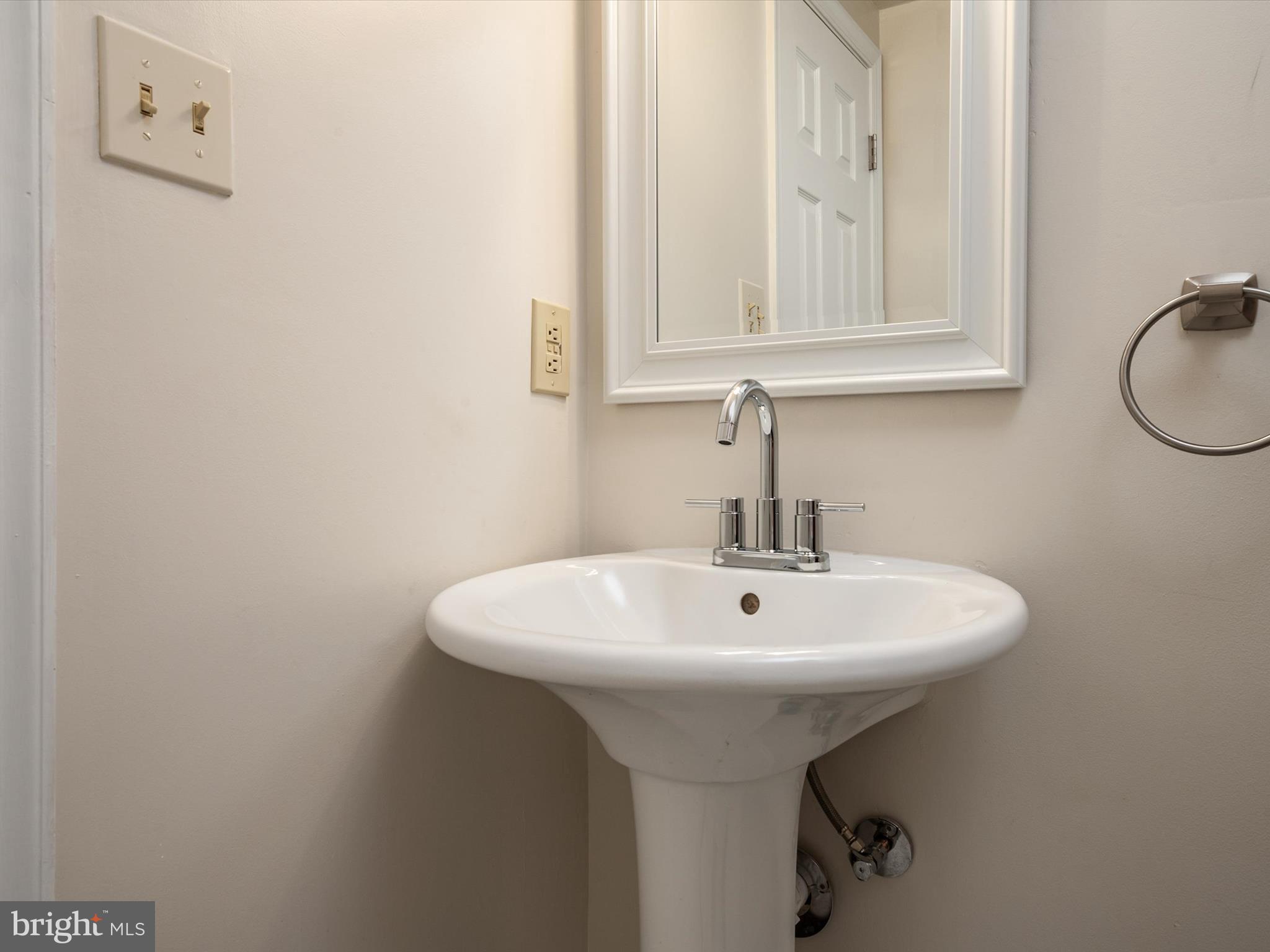 BAY HILLS - COLONIAL RIDGE - Residential