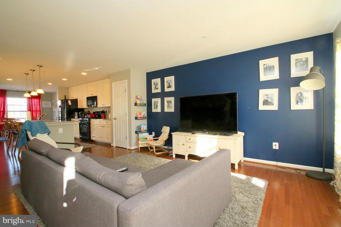 LAKES AT STANSBURY SHORE - Residential Lease