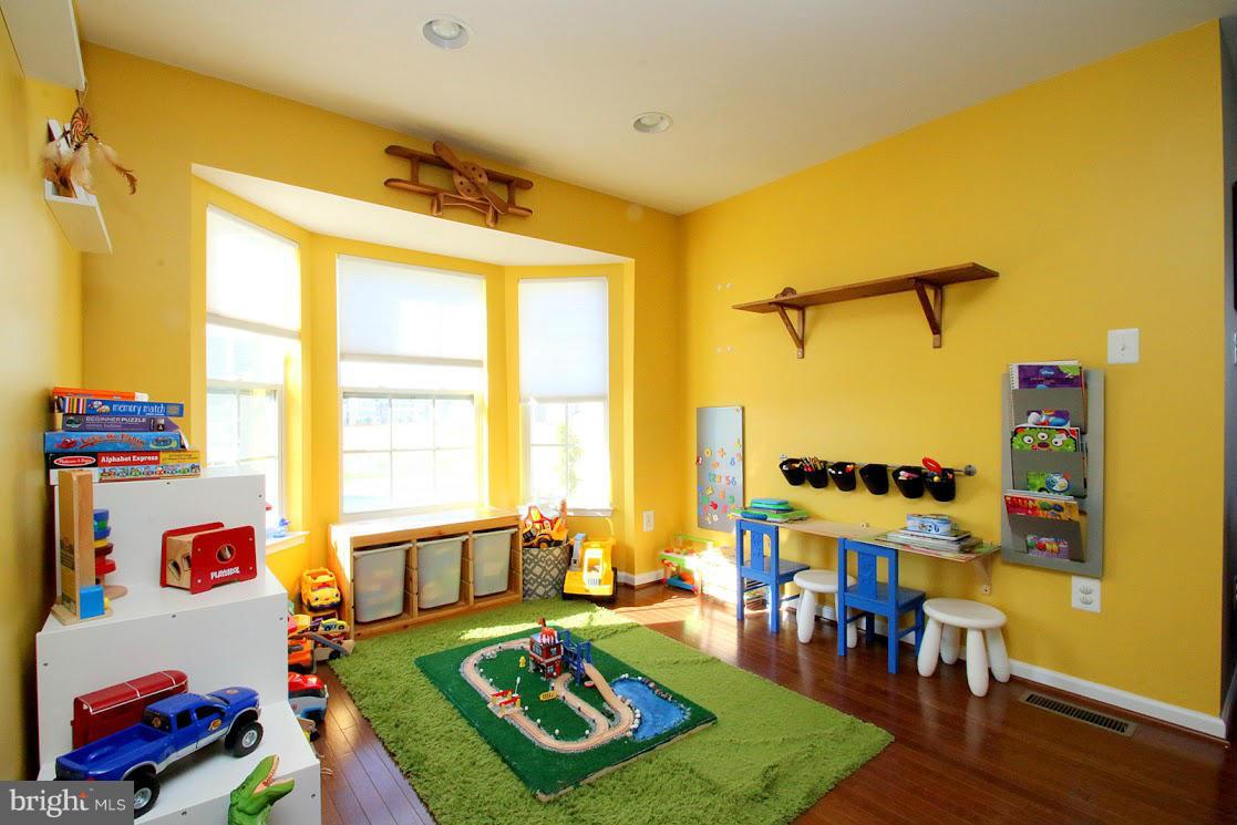 LAKES AT STANSBURY SHORE - Residential Lease