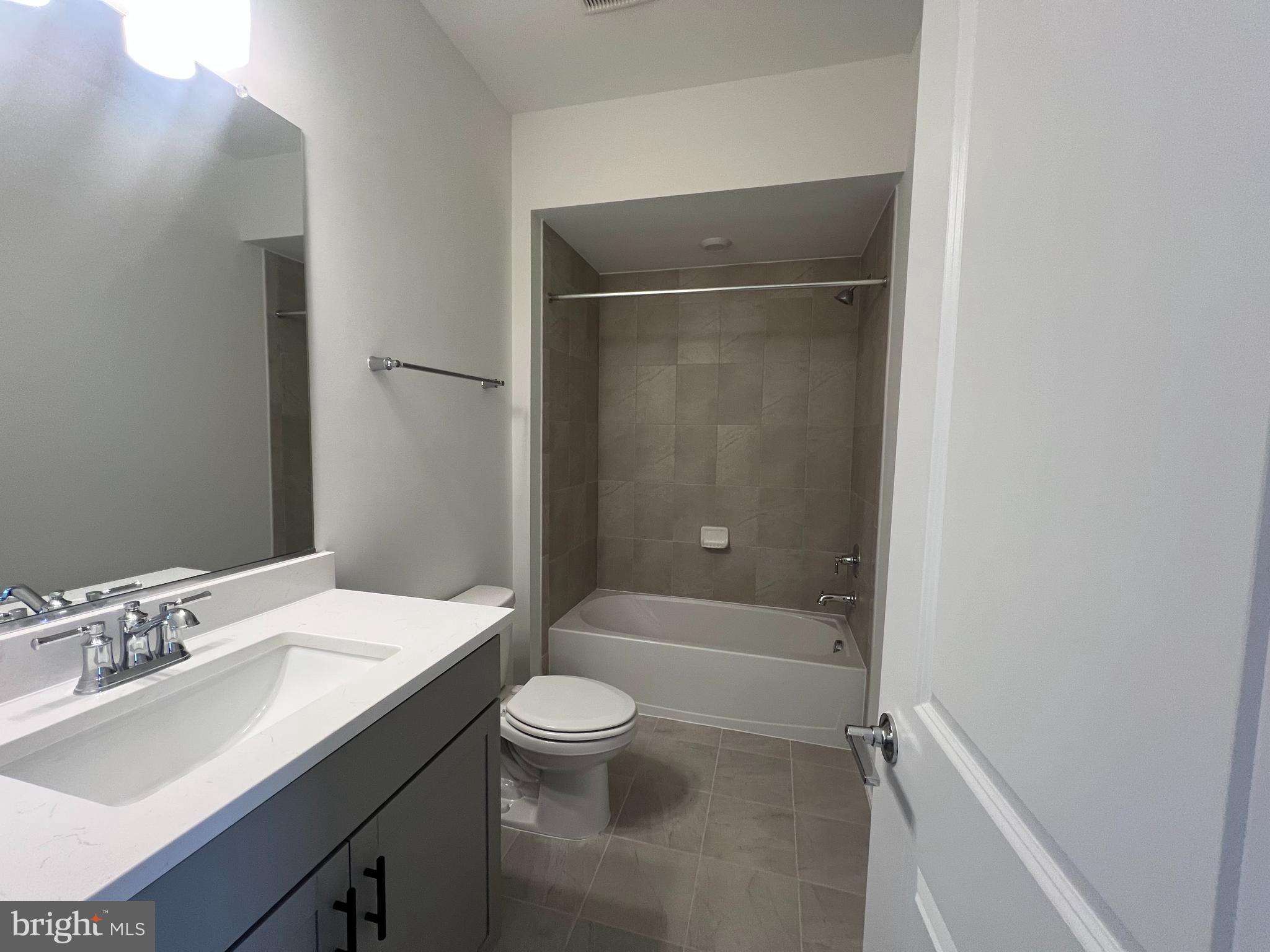 OVERLOOK AT FAIRFAX BOULEVARD - Residential Lease