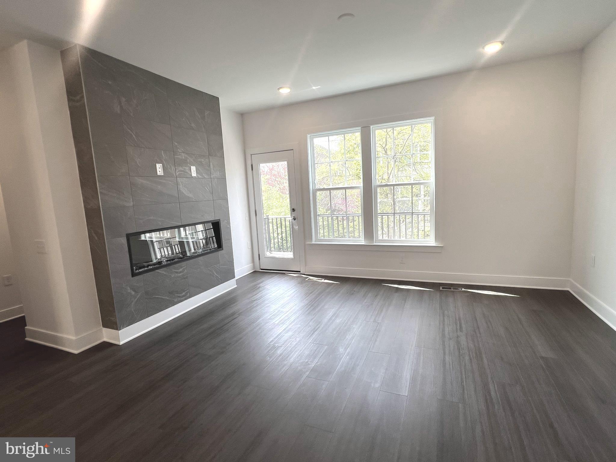 OVERLOOK AT FAIRFAX BOULEVARD - Residential Lease