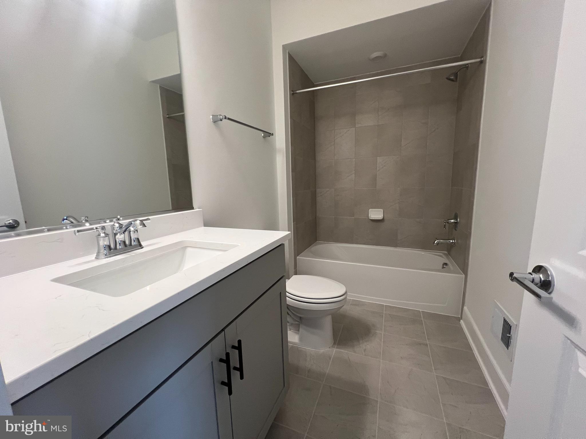 OVERLOOK AT FAIRFAX BOULEVARD - Residential Lease