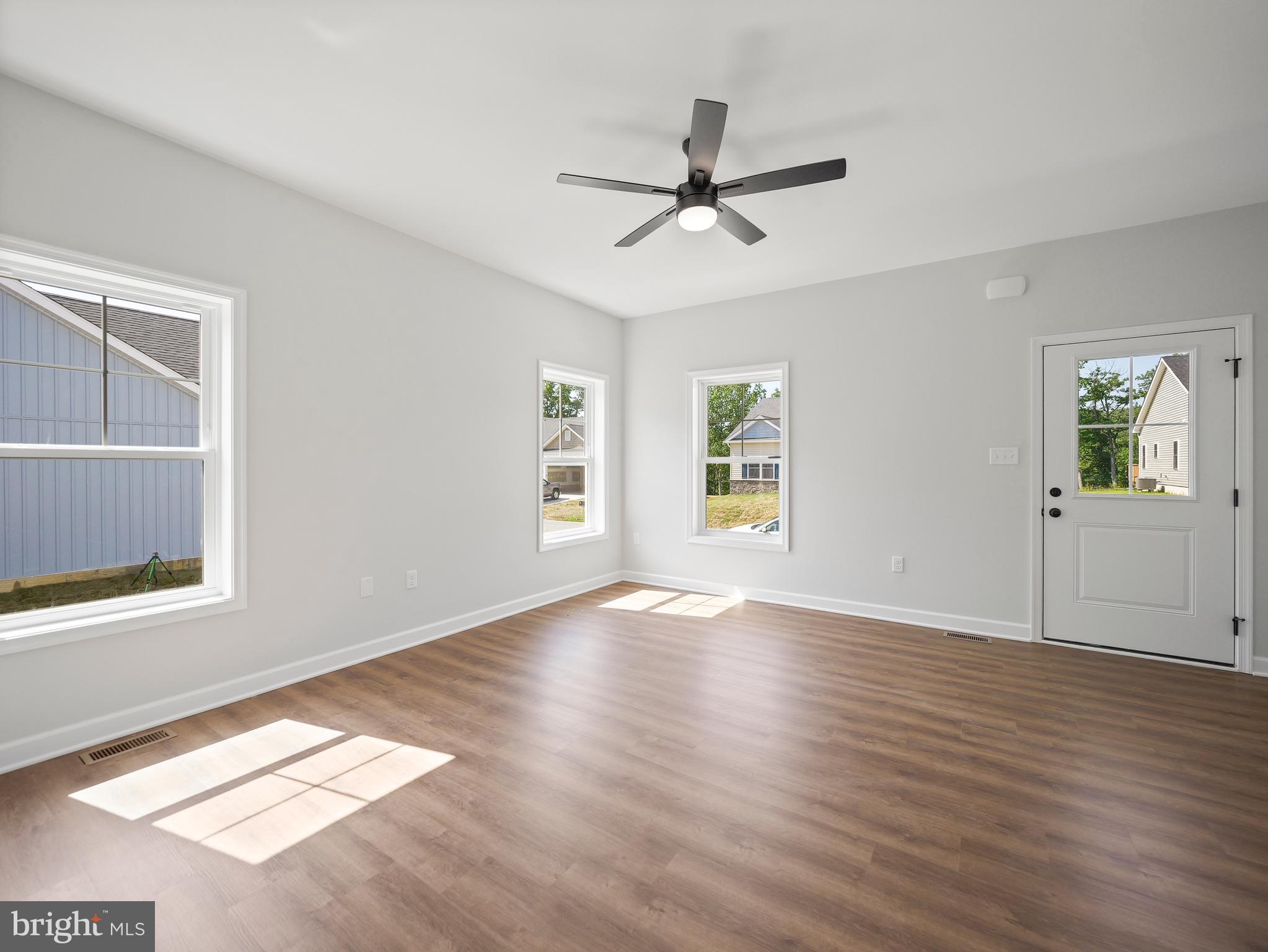 MIDDLE CREEK VISTAS - Residential