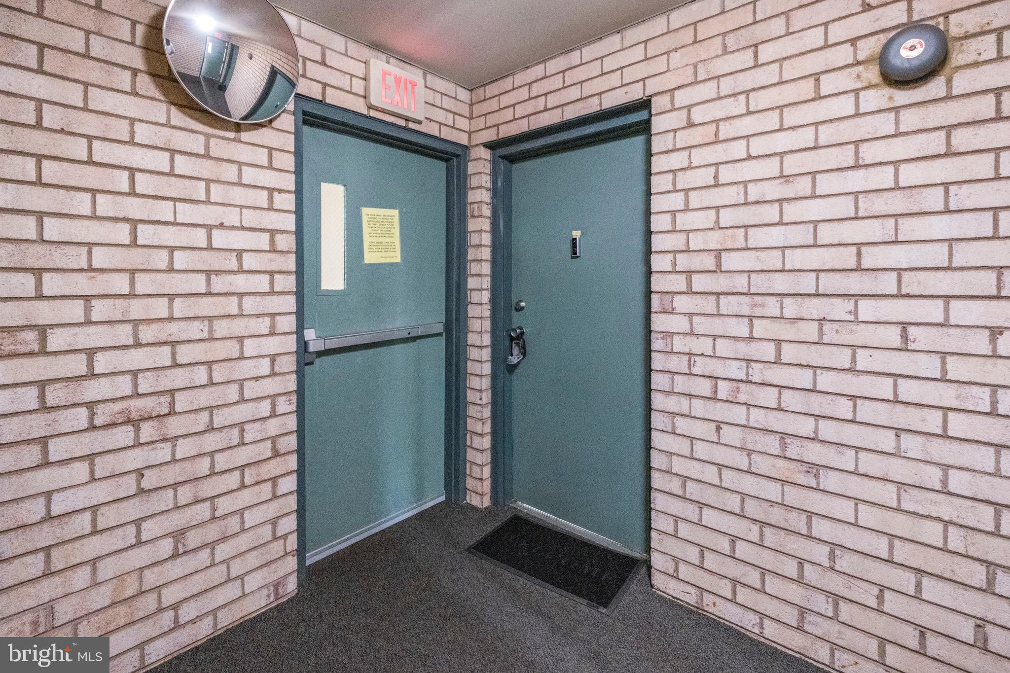 HUNTING RIDGE CONDOMINIUM - Residential Lease