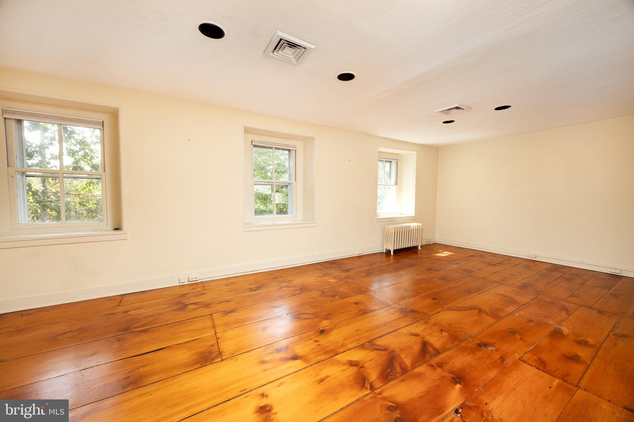 DOYLESTOWN BORO - Commercial Sale