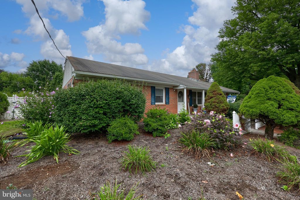Photo of 24 Pfautz Avenue, LITITZ, PA 17543 (MLS # PALA2075442)