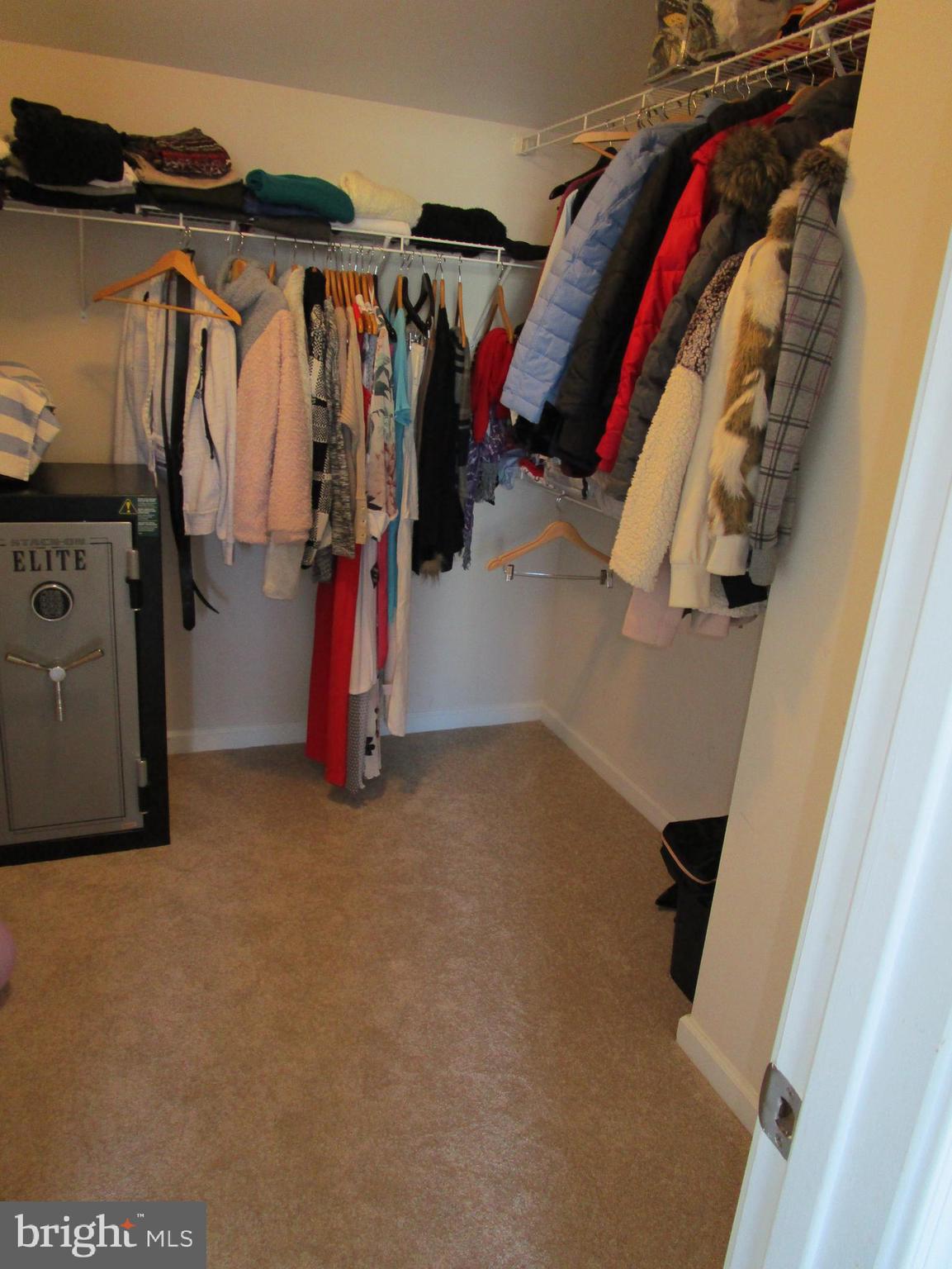 AUTUMN HILLS - Residential Lease