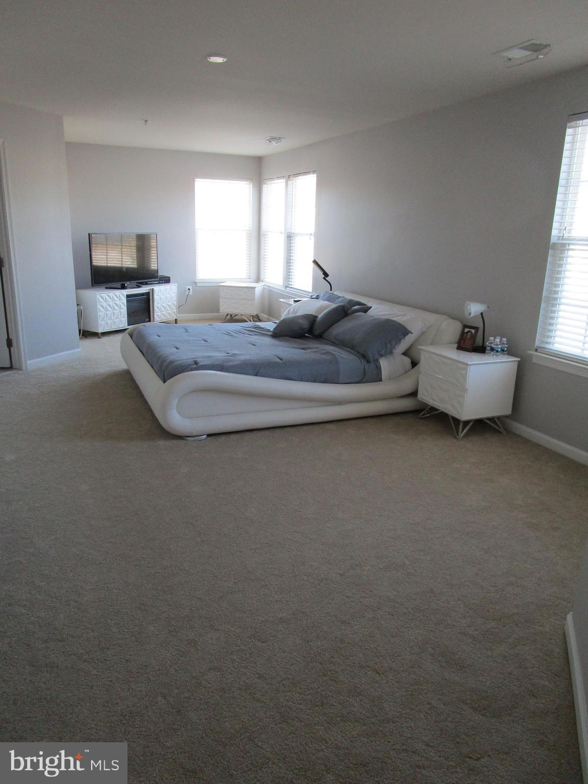 AUTUMN HILLS - Residential Lease