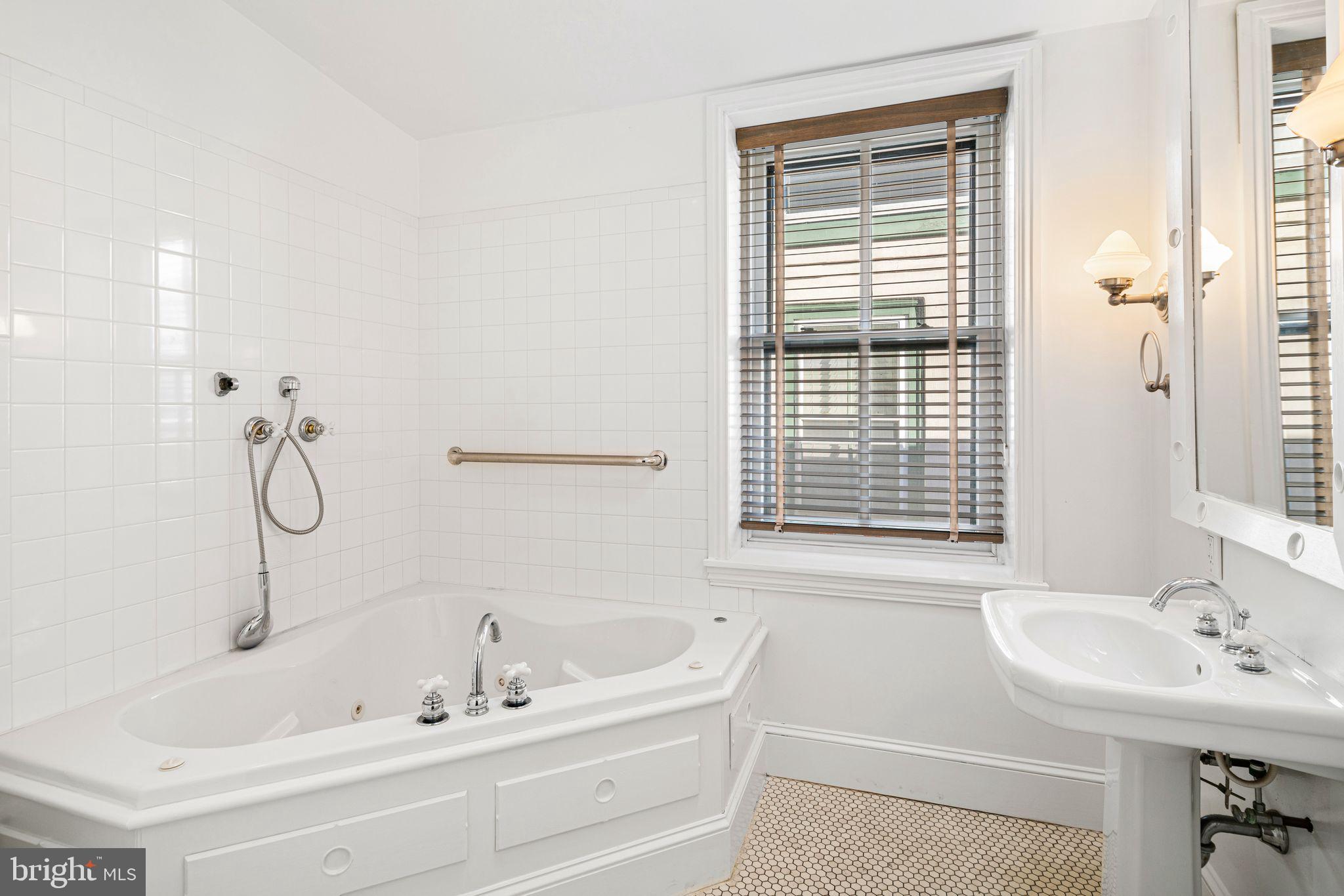 FAIRMOUNT - Residential