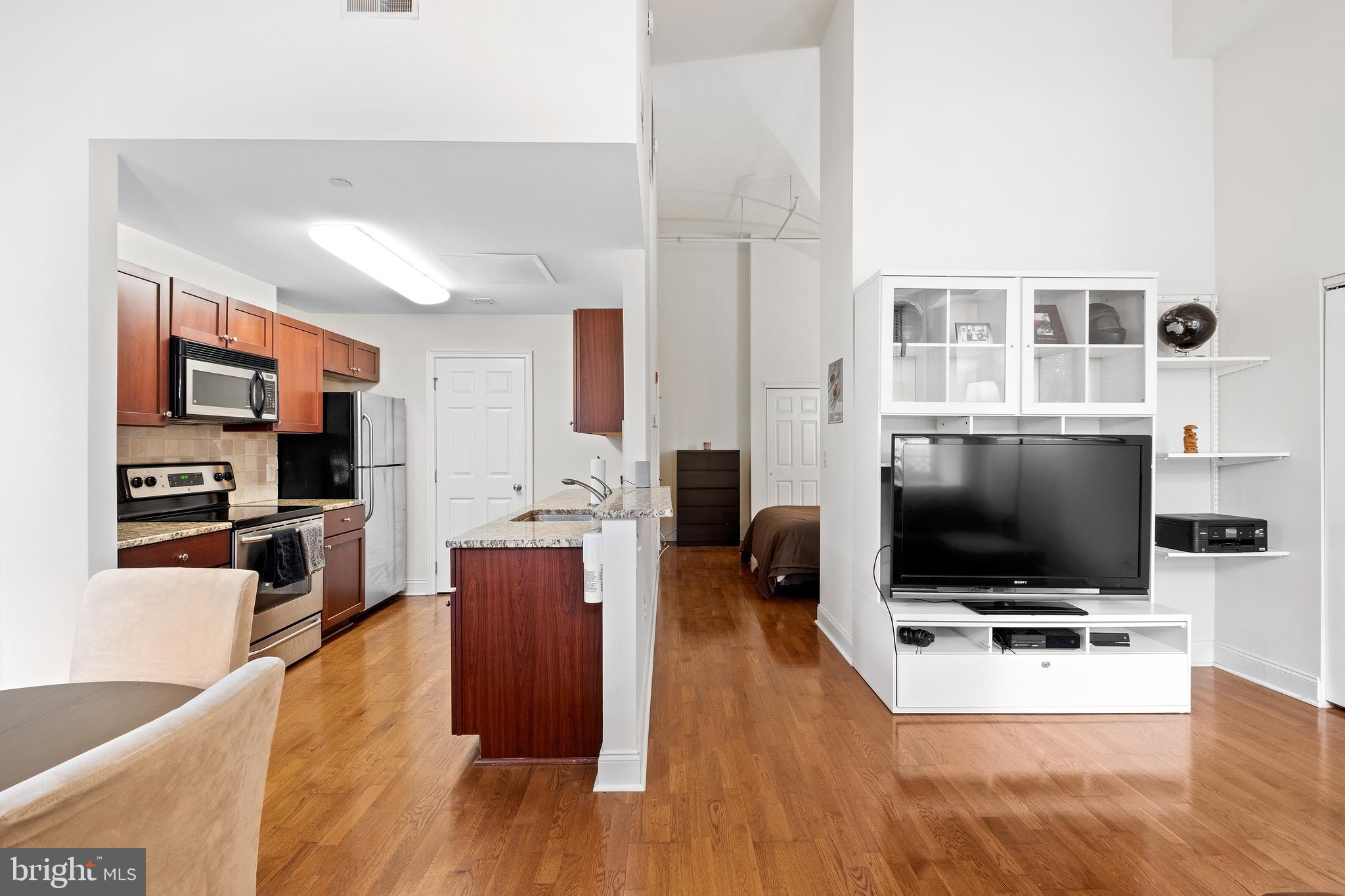 NAVAL SQUARE - Residential Lease