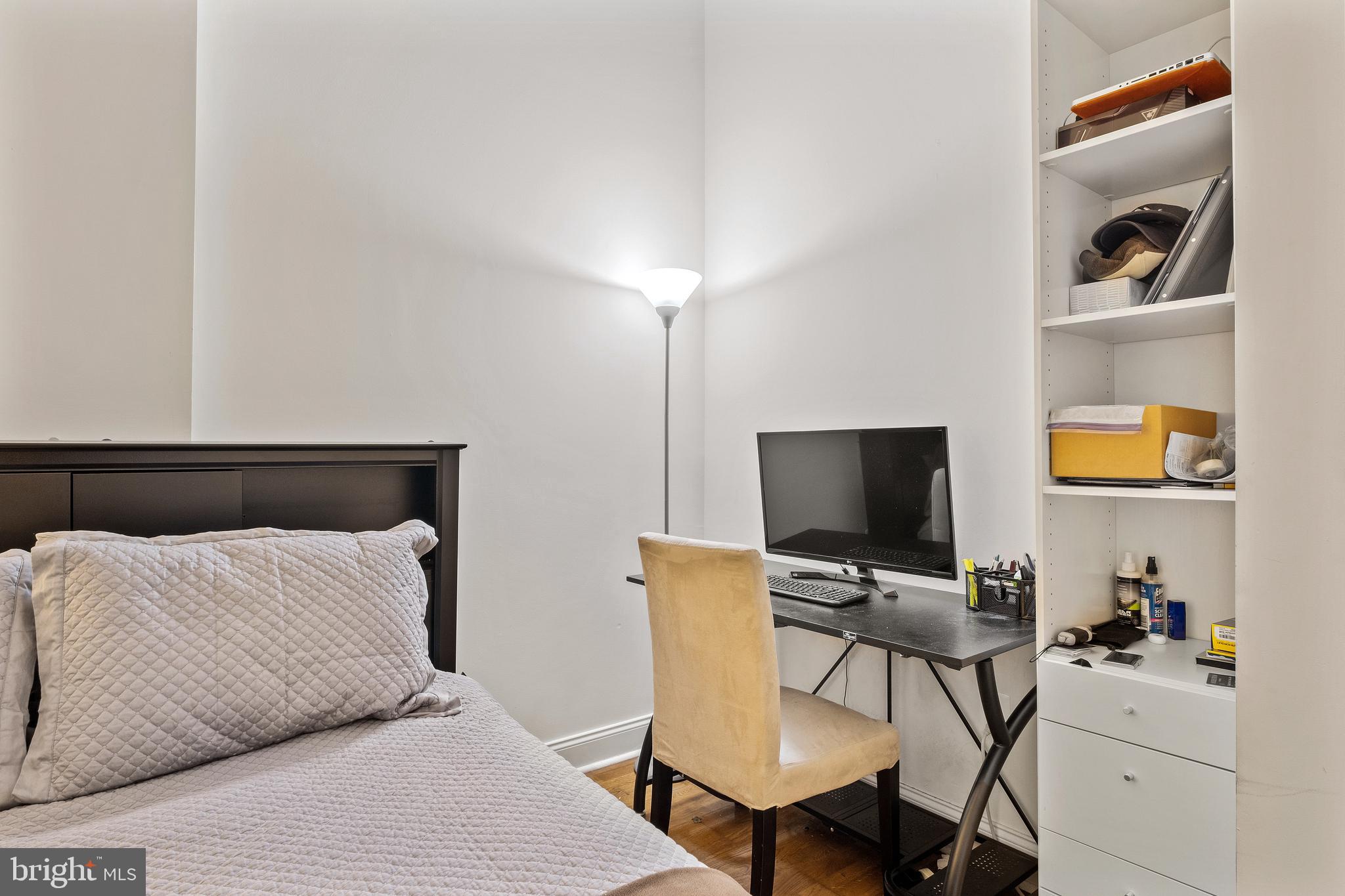 NAVAL SQUARE - Residential Lease