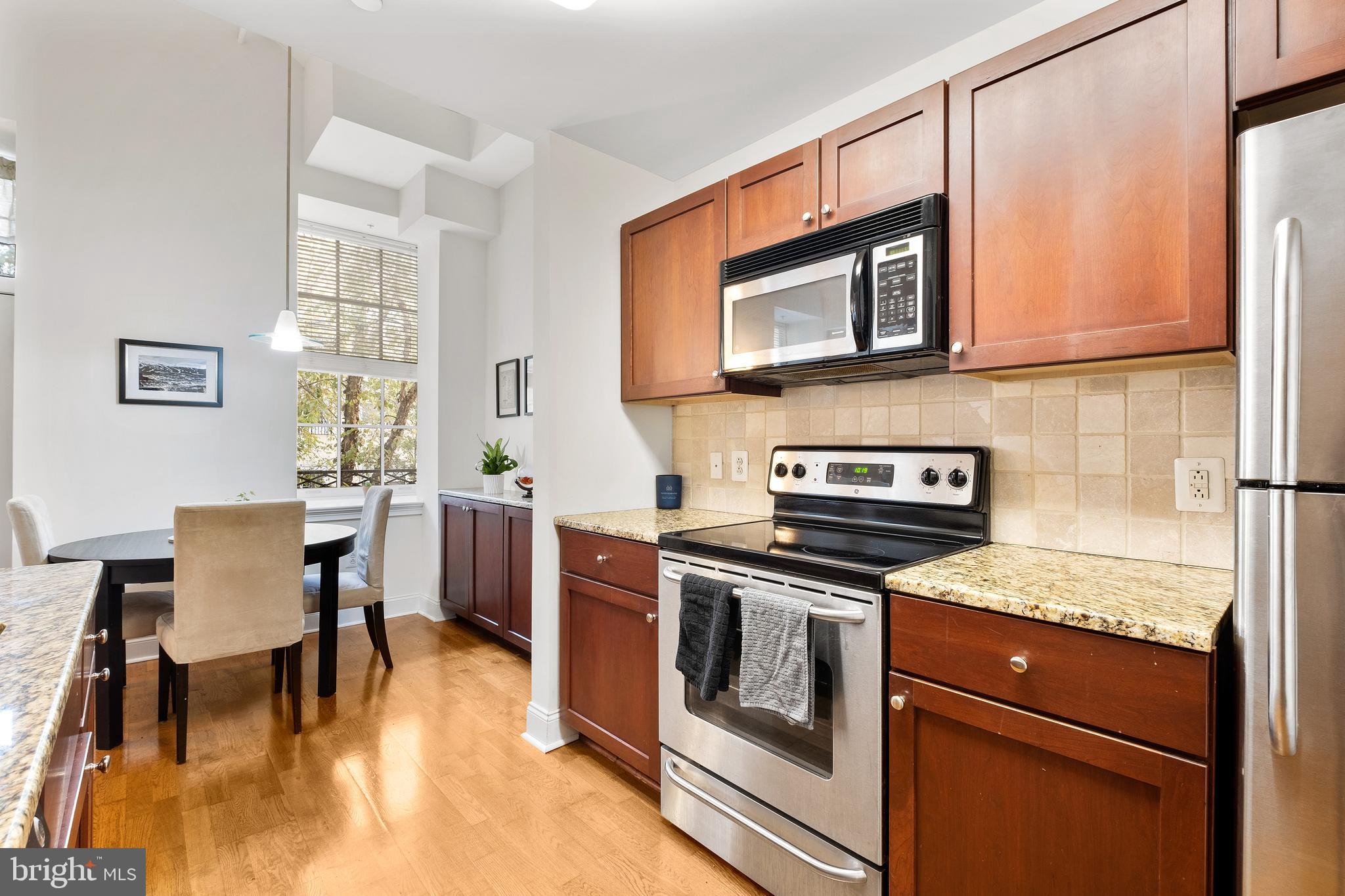 NAVAL SQUARE - Residential Lease