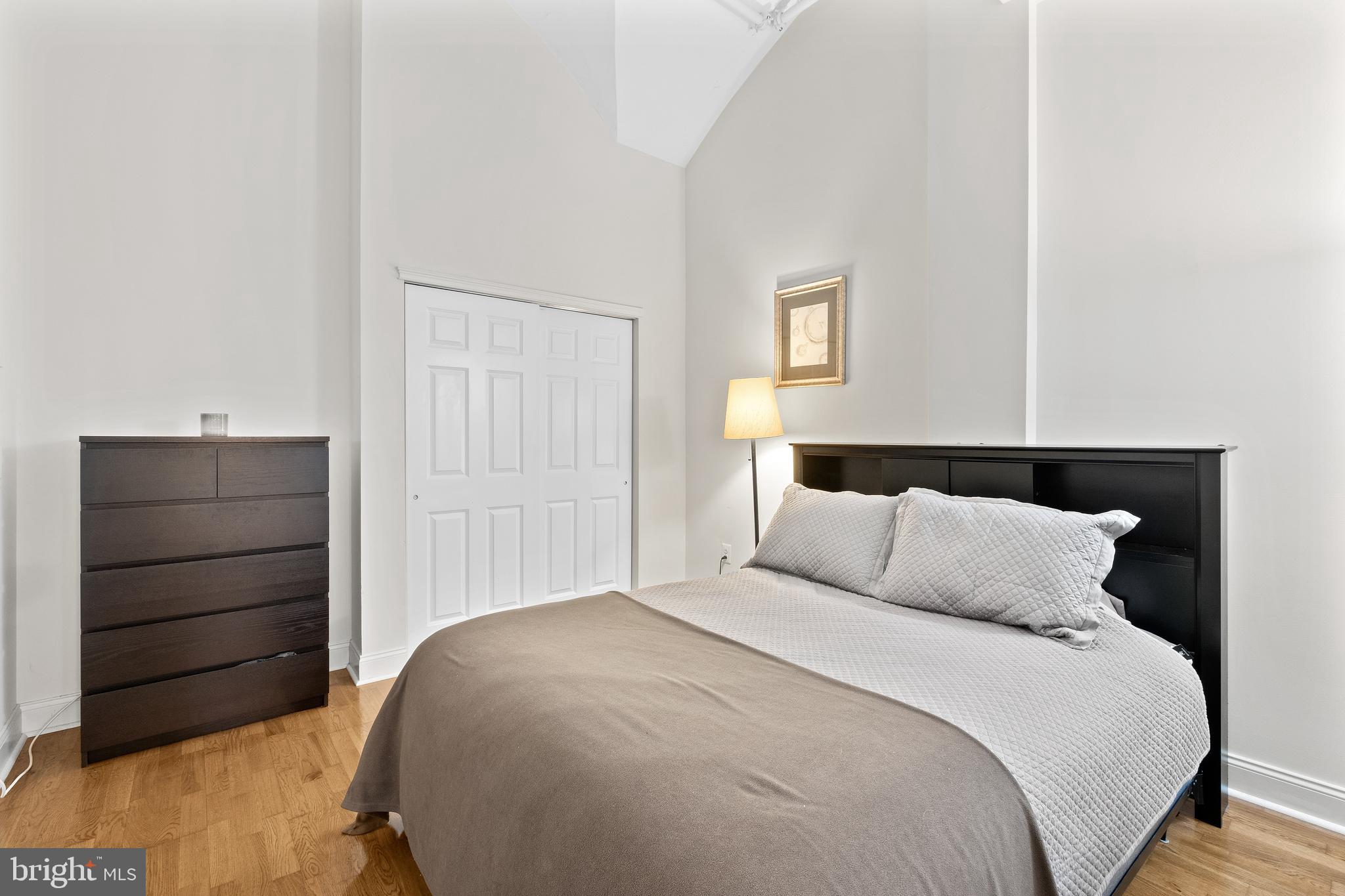 NAVAL SQUARE - Residential Lease