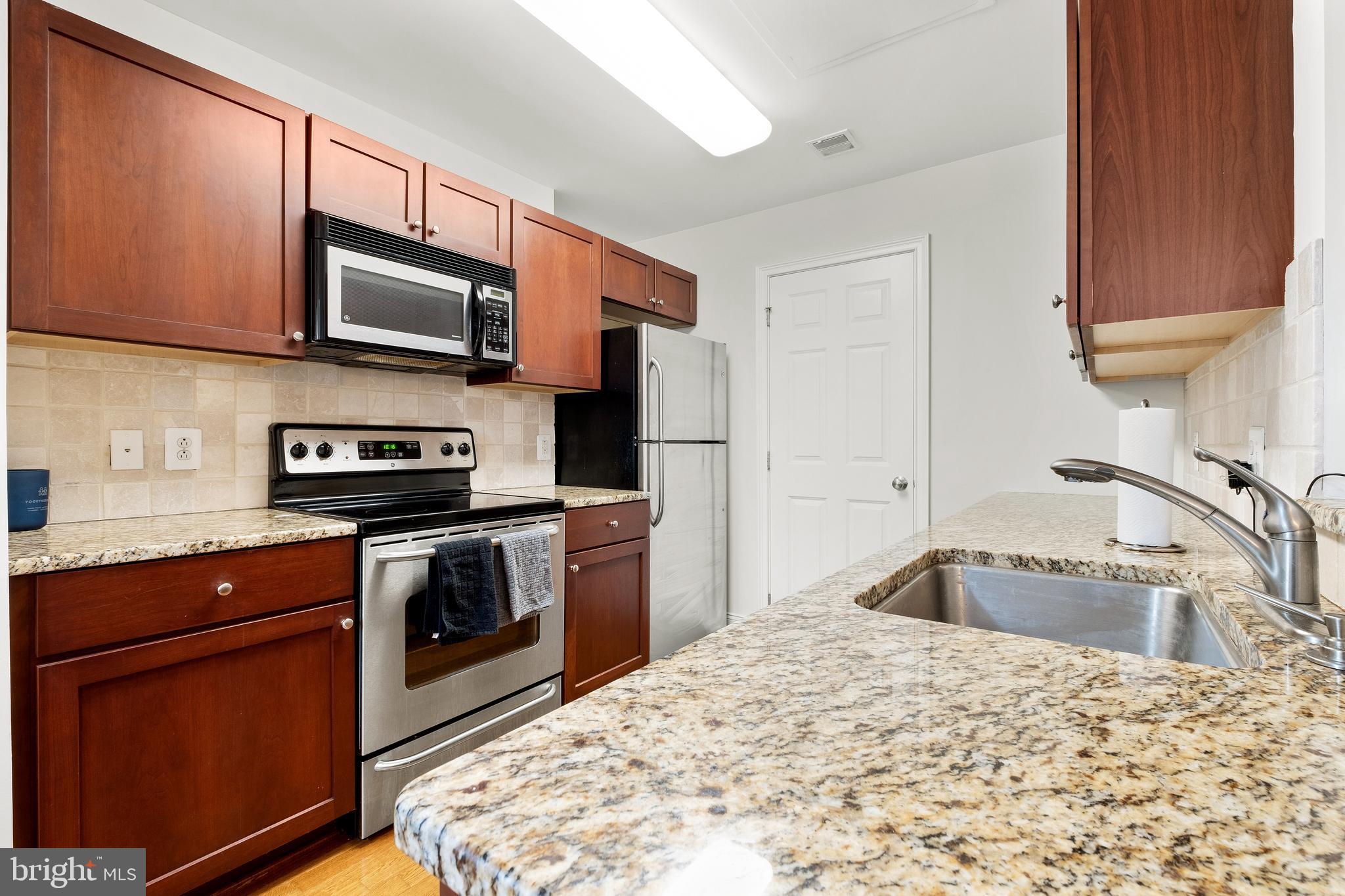 NAVAL SQUARE - Residential Lease