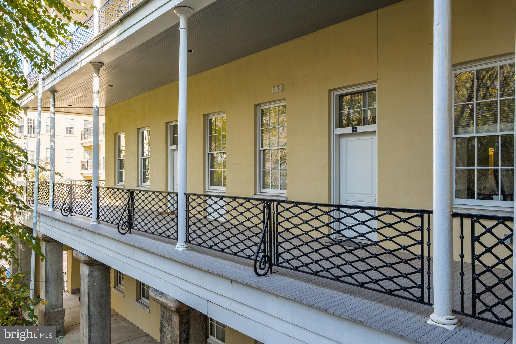 NAVAL SQUARE - Residential Lease