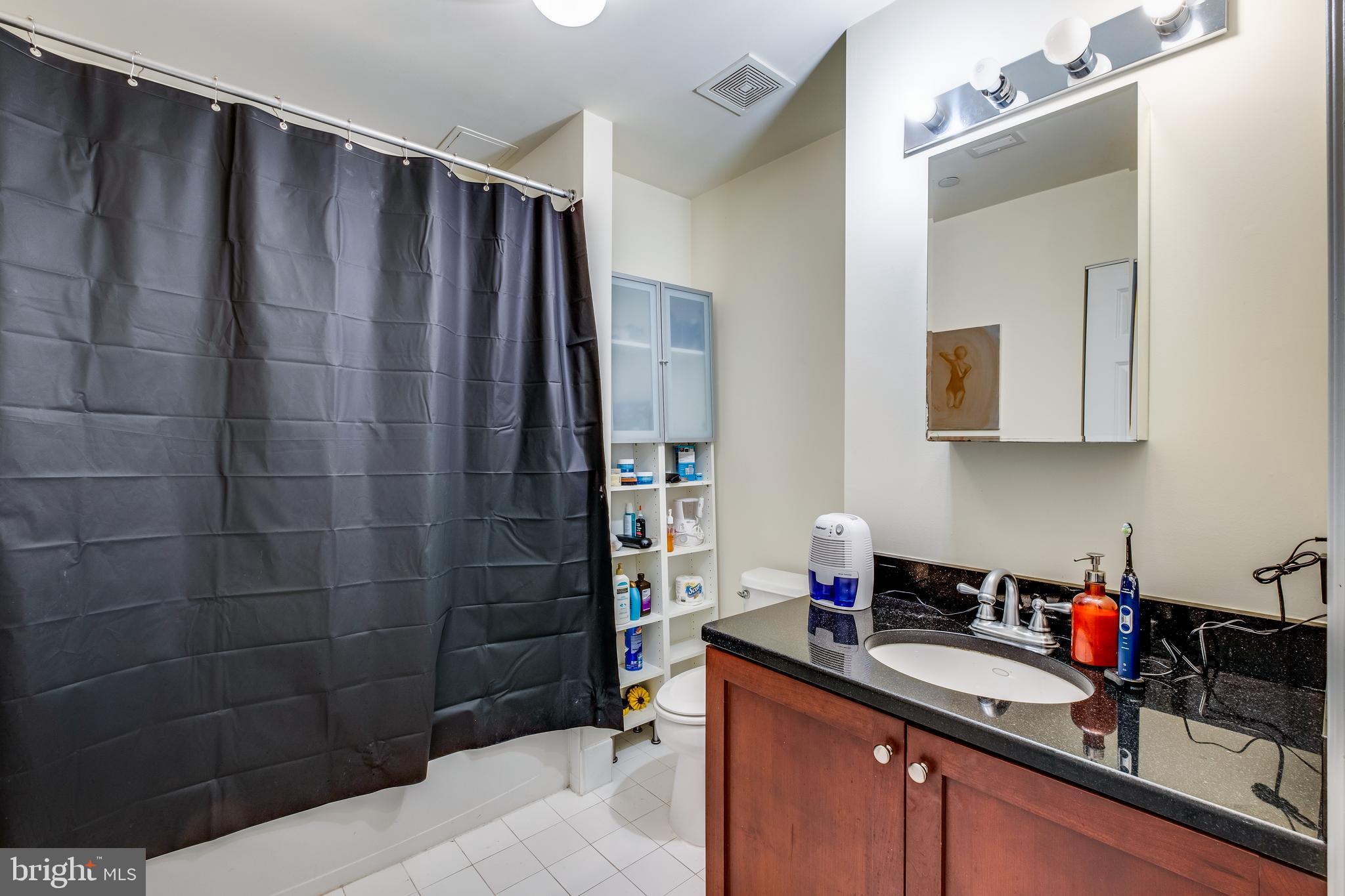 NAVAL SQUARE - Residential Lease