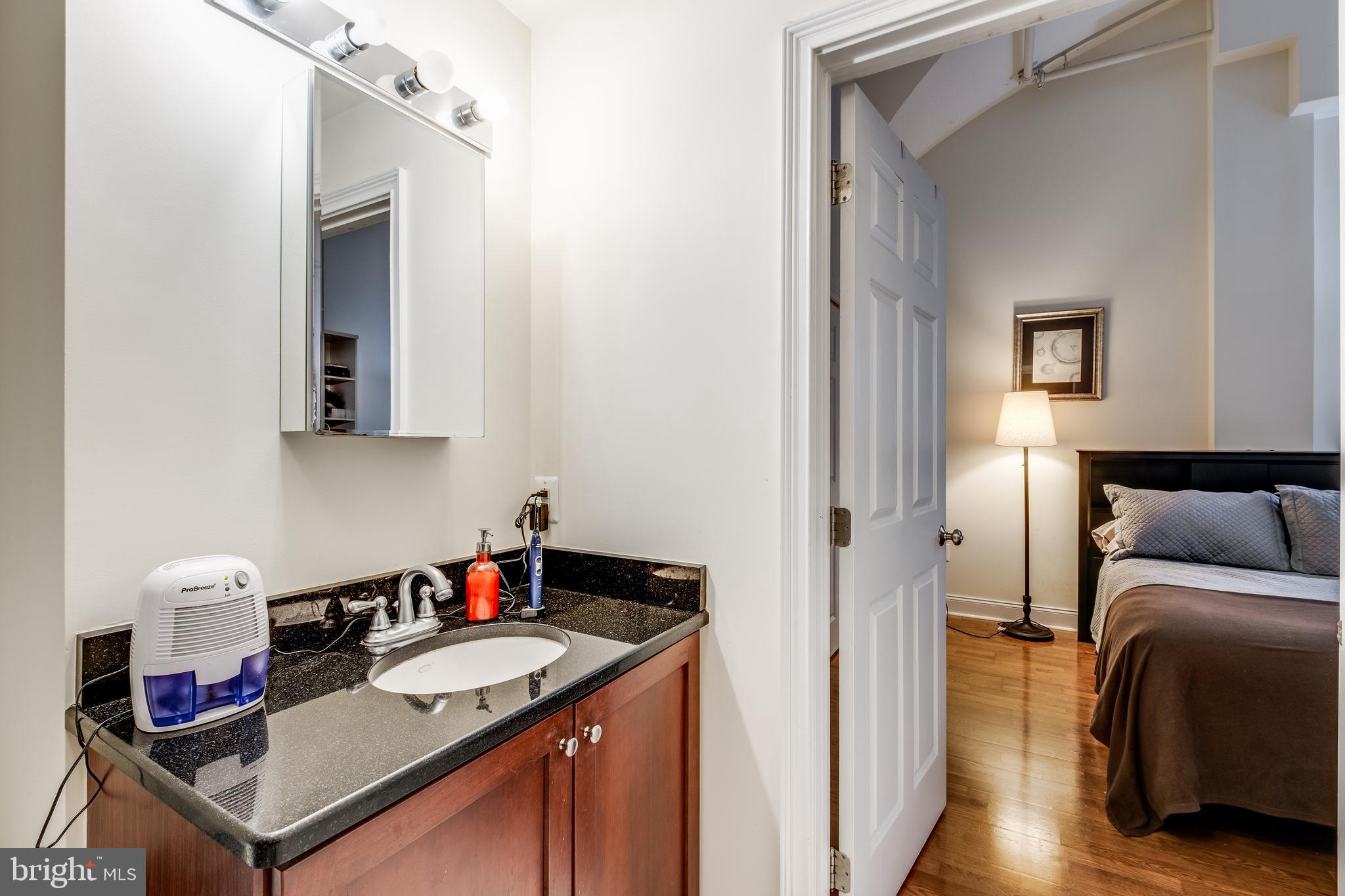 NAVAL SQUARE - Residential Lease