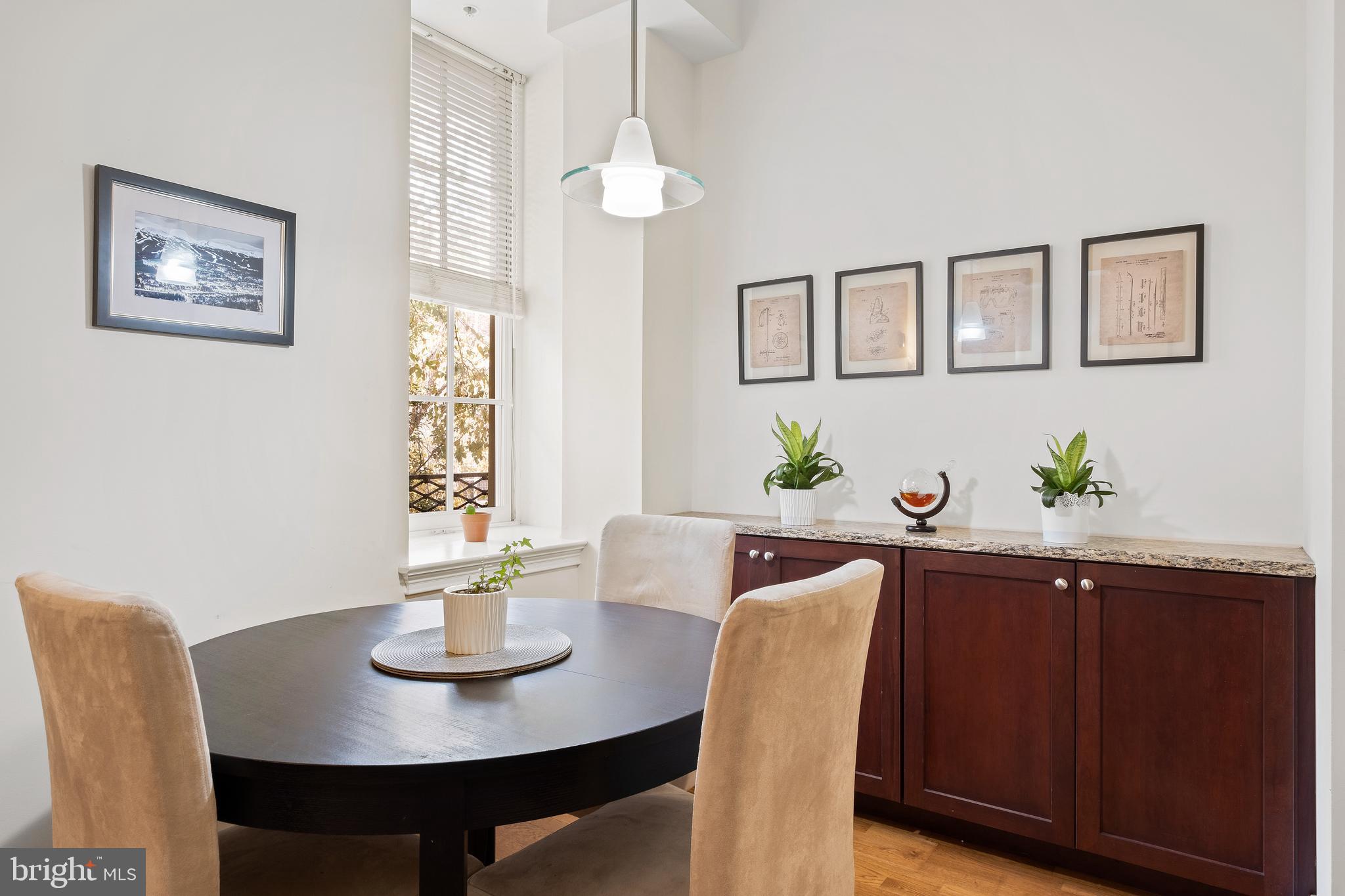 NAVAL SQUARE - Residential Lease