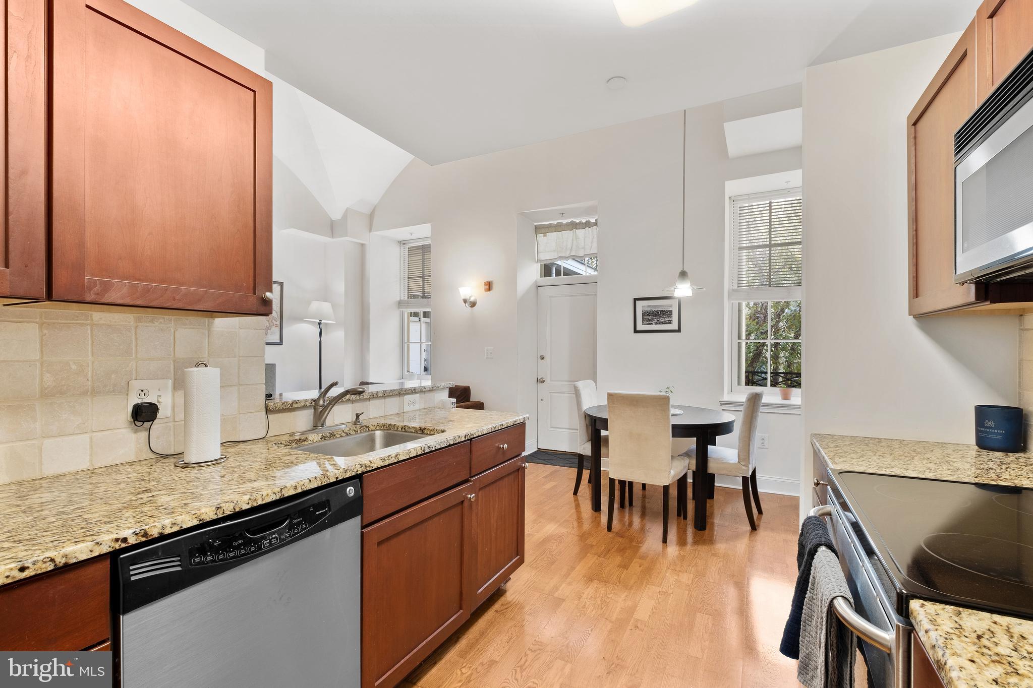 NAVAL SQUARE - Residential Lease