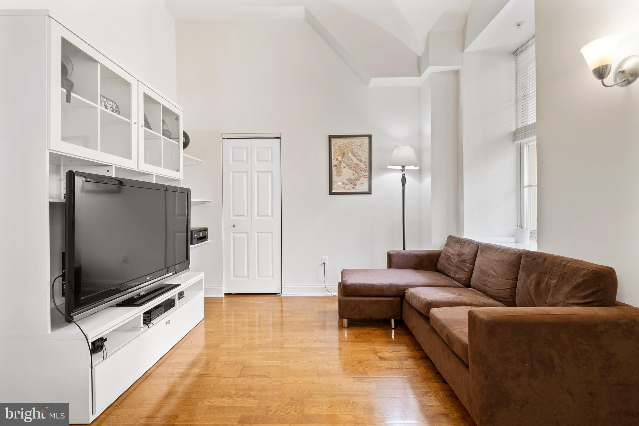 NAVAL SQUARE - Residential Lease