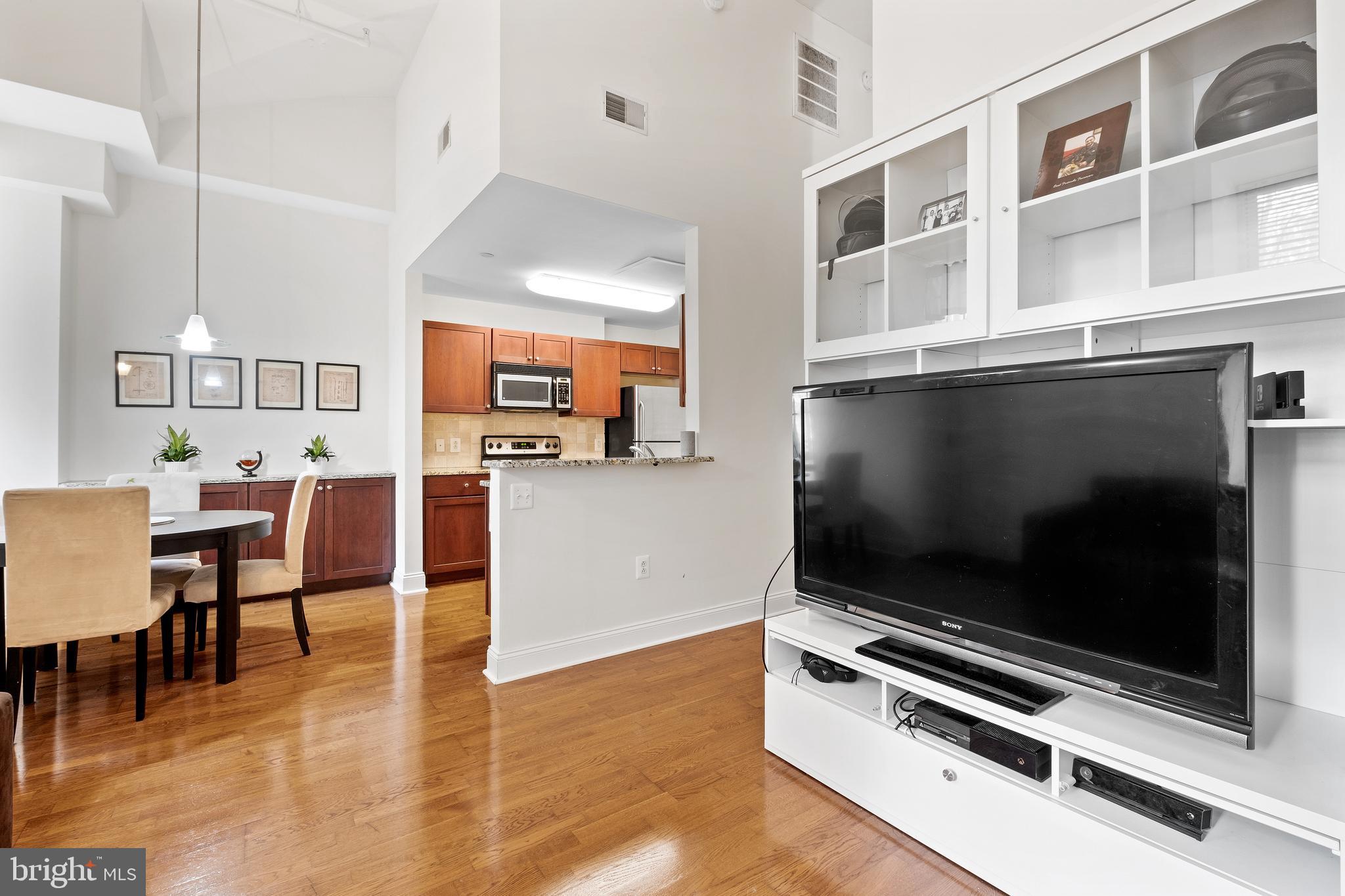 NAVAL SQUARE - Residential Lease