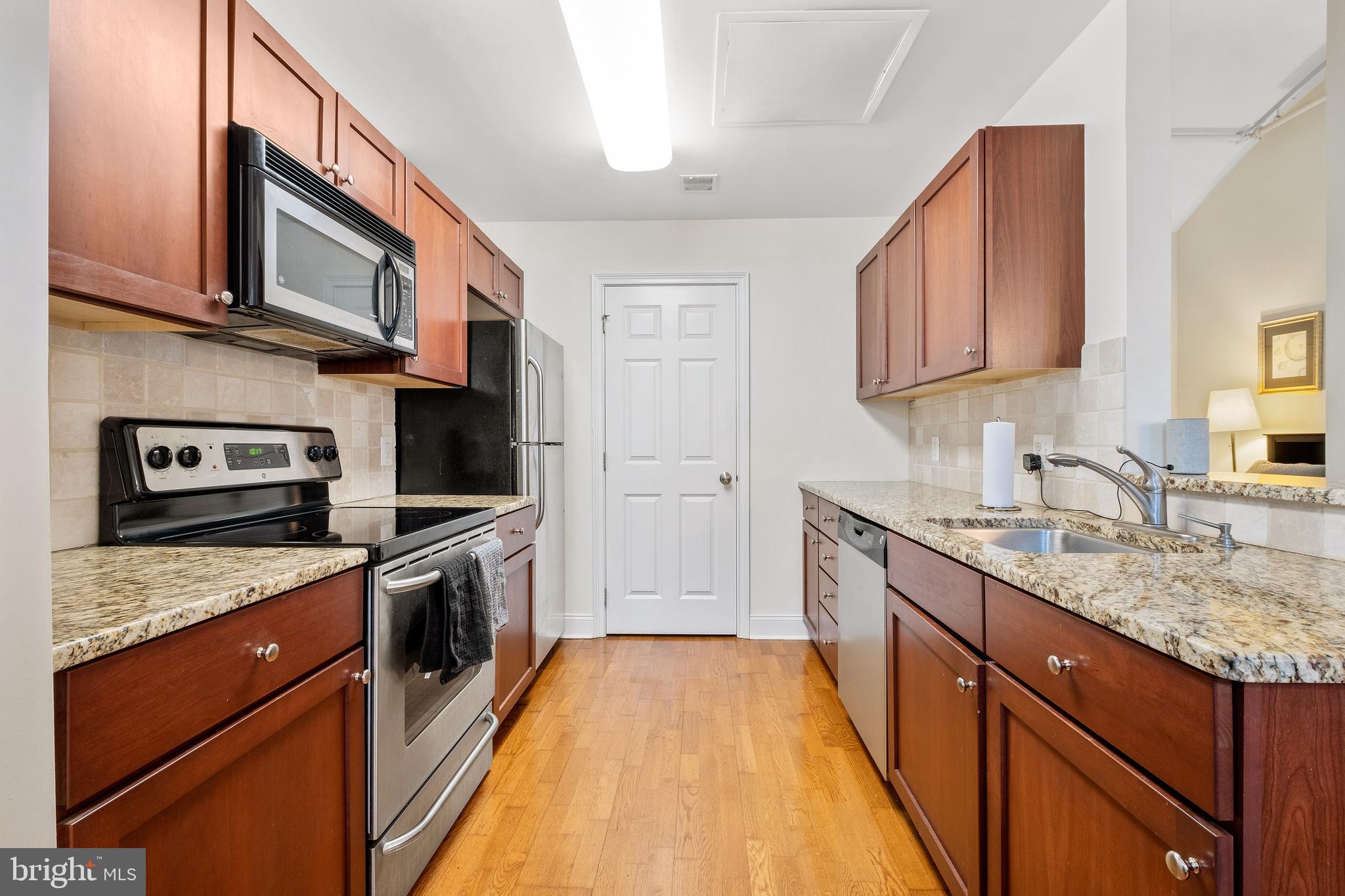 NAVAL SQUARE - Residential Lease