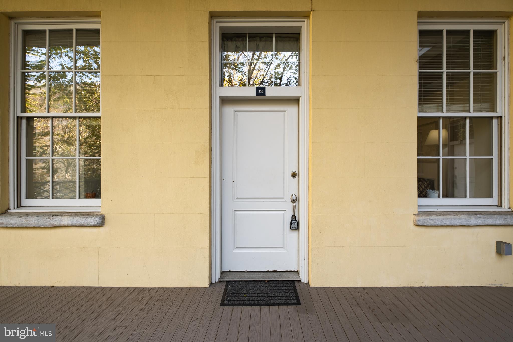 NAVAL SQUARE - Residential Lease