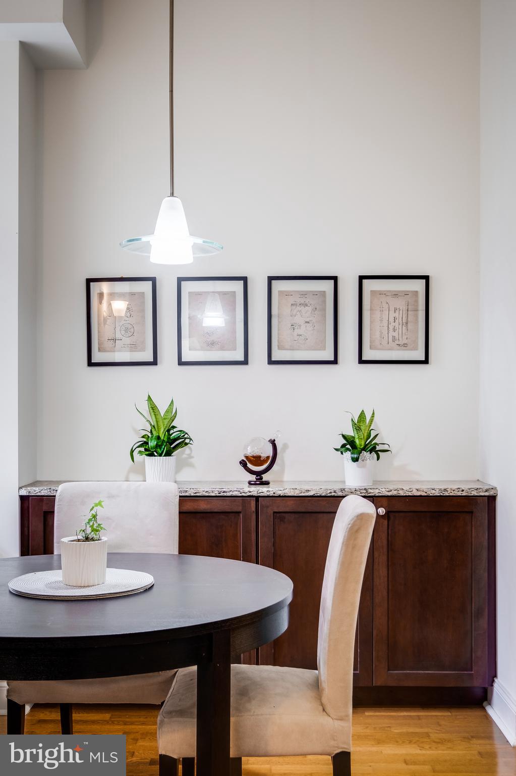 NAVAL SQUARE - Residential Lease