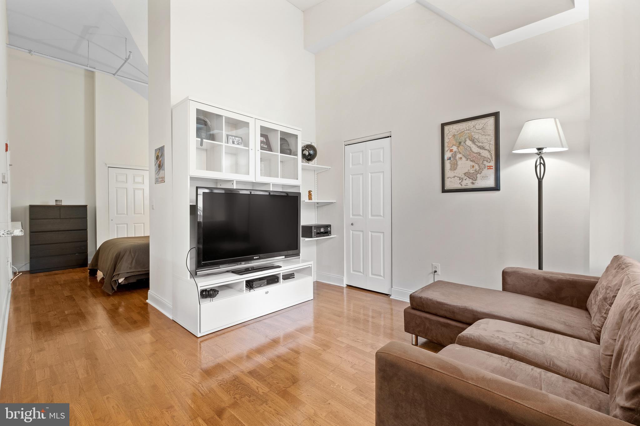 NAVAL SQUARE - Residential Lease