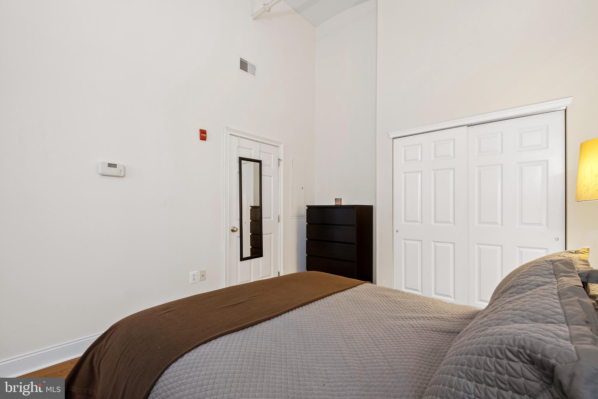 NAVAL SQUARE - Residential Lease