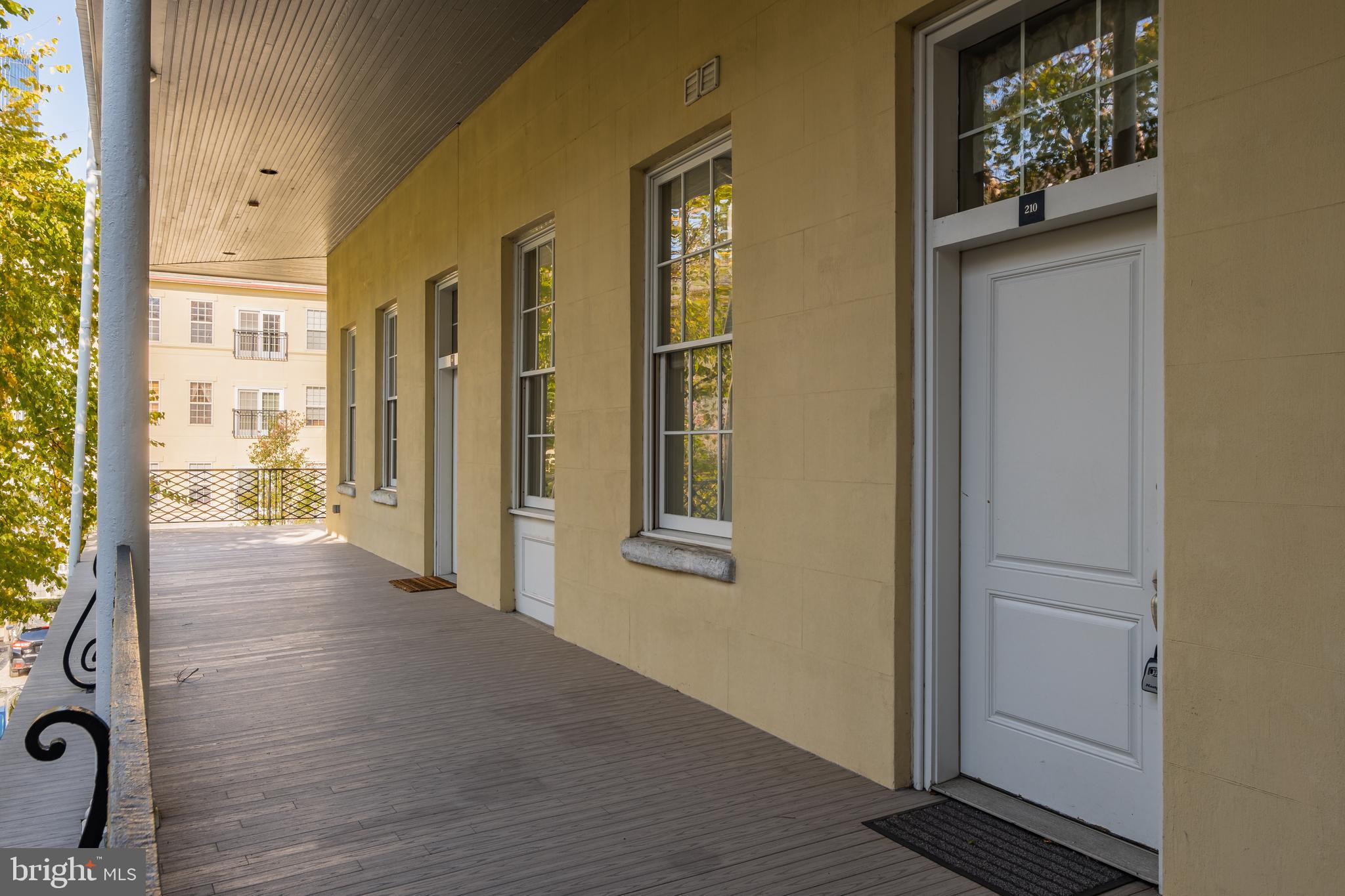 NAVAL SQUARE - Residential Lease