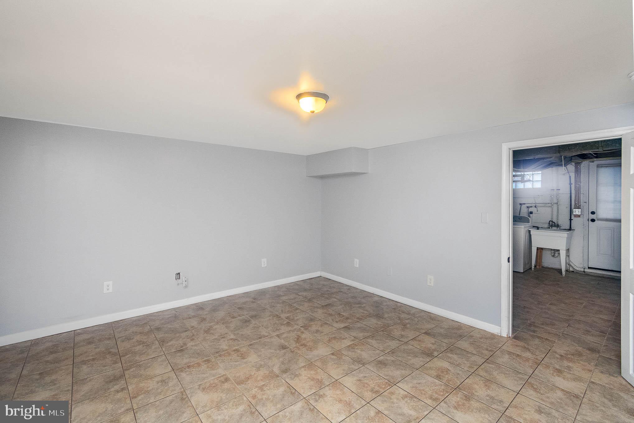 EASTWOOD - Residential Lease