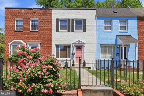Photo of 49 W Reed Avenue, ALEXANDRIA, VA 22305 (MLS # VAAX2060342)