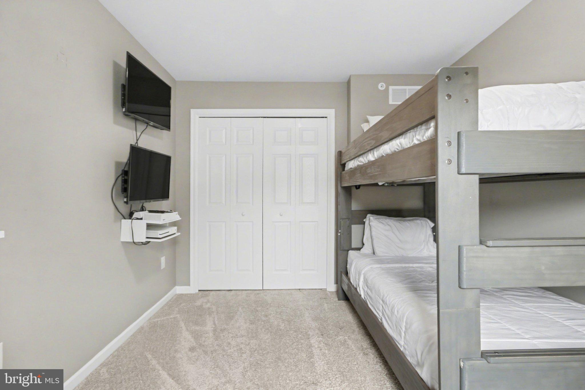 COURTS AT BRANDYWINE - Residential