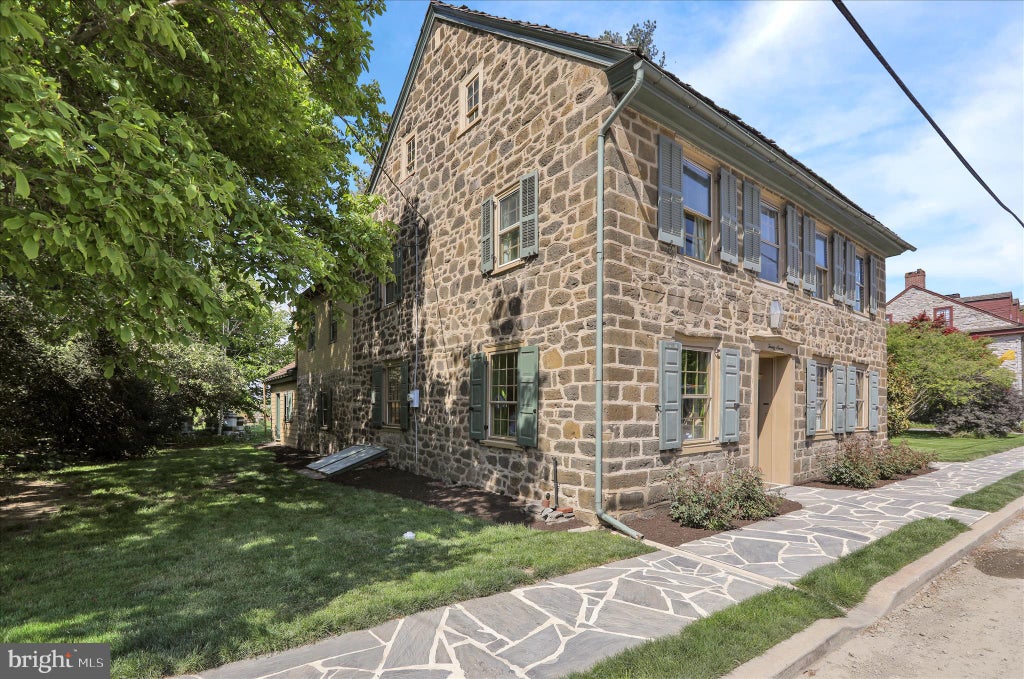 Photo of 27 E Main Street, STRASBURG, PA 17579 (MLS # PALA2094568)