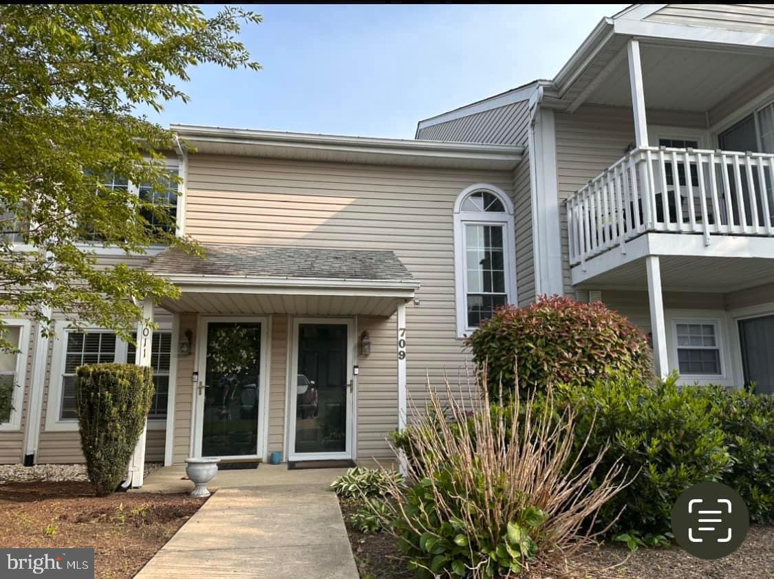 Welcome to the development of Heritage Place in Village Shires Condo Association. Simplified living with this well maintained and recently updated 2nd floor, 2 bed 1 bath condo. Generously sized living space with over 1000 sq feet. Updates include, new carpet, freshly painted & brand new stainless steel appliances. Spacious primary bedroom with large walk in closet. Second bedroom with closet and double doors.
Association includes: Exterior Maintenance, Lawn maintenance, Snow Removal, Trash removal, 3 Swimming pools, 2 clubhouses, playgrounds, tennis courts, basketball courts. Award winning Council Rock School District! Easy access to all shopping, and major roadways.