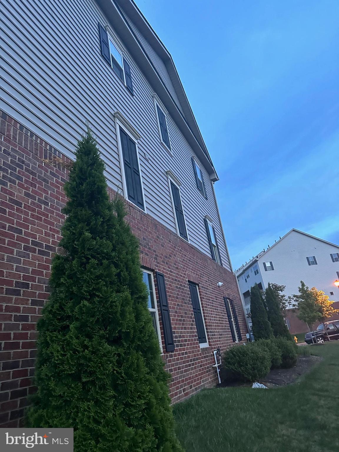 OAKDALE VILLAGE - Residential Lease