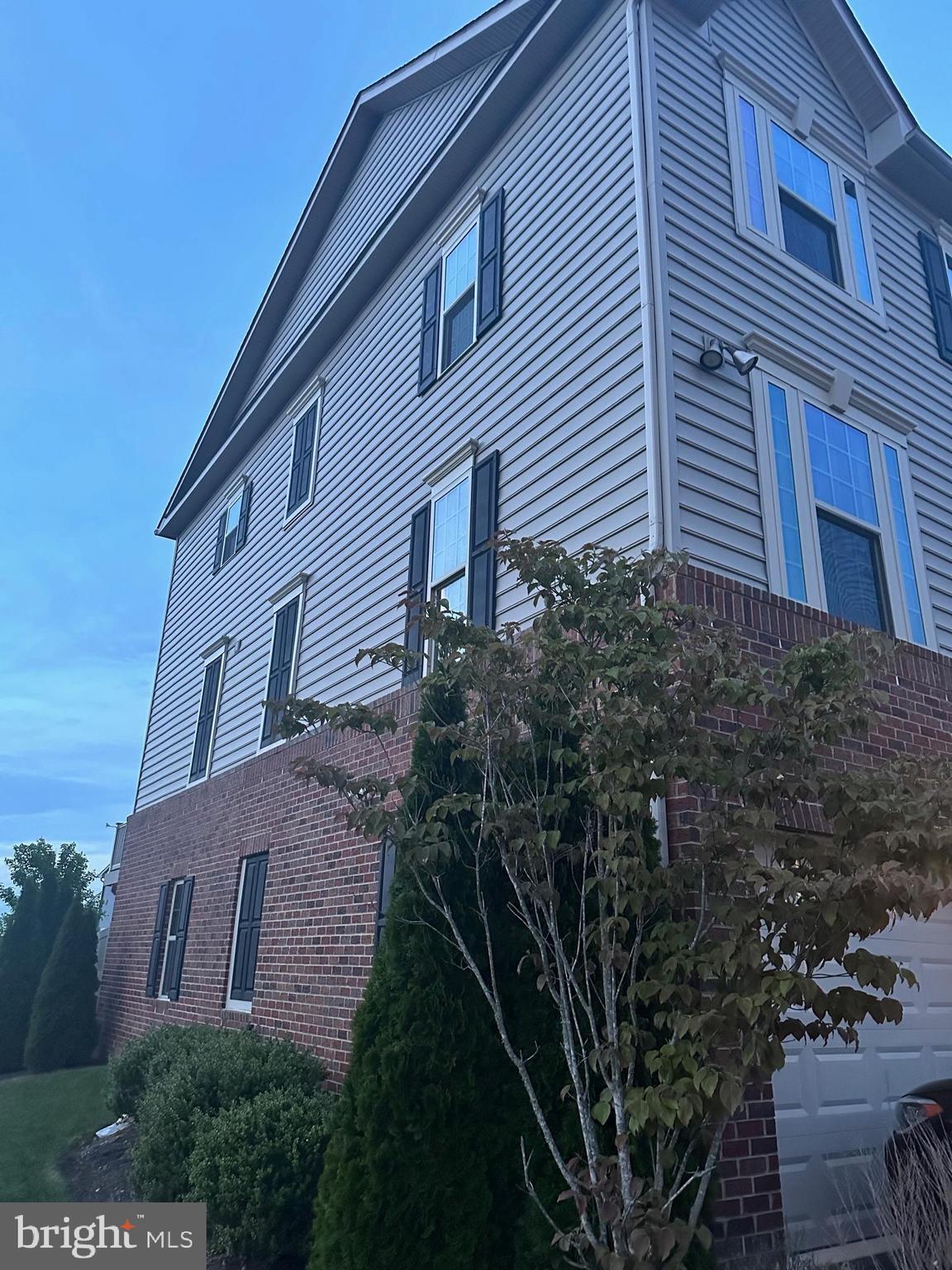 OAKDALE VILLAGE - Residential Lease