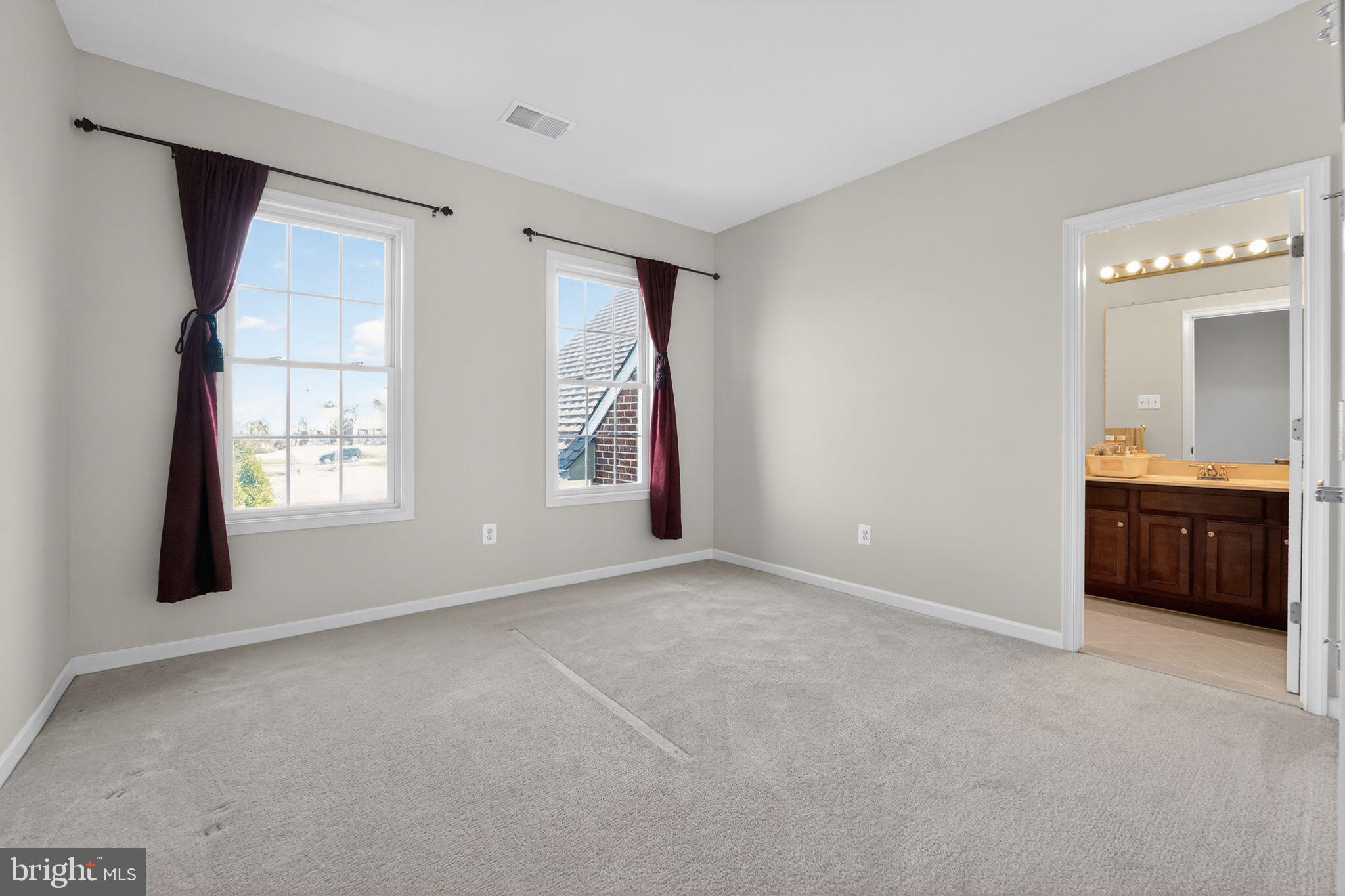 RIVERWOOD - Residential