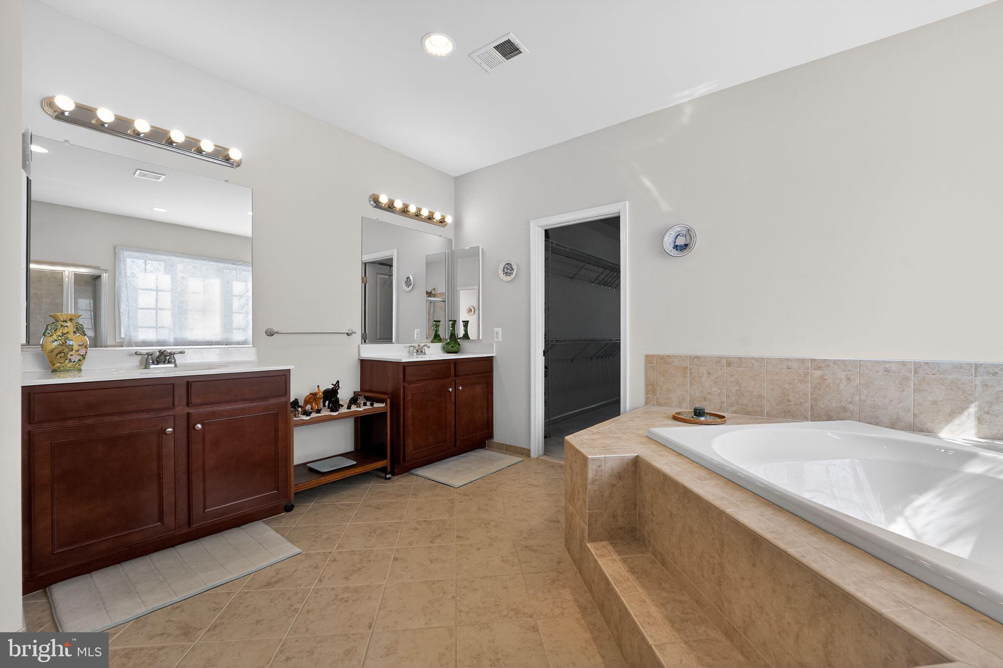 RIVERWOOD - Residential