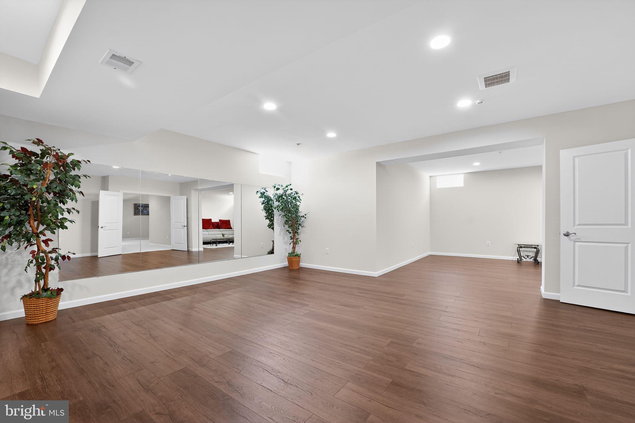 RIVERWOOD - Residential