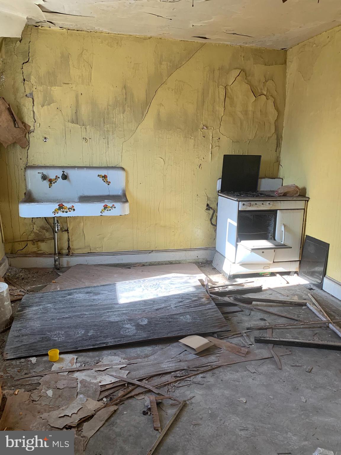 NEWBOLD - Commercial Sale