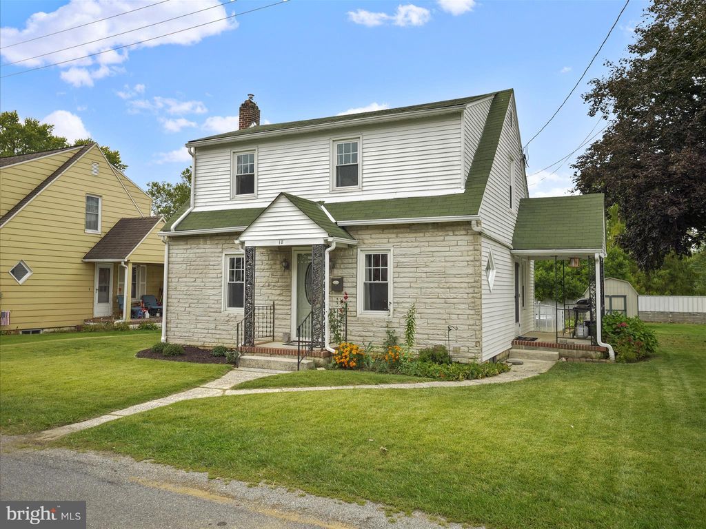 Photo of 18 Barnett Ave, WAYNESBORO, PA 17268 (MLS # PAFL2030216)