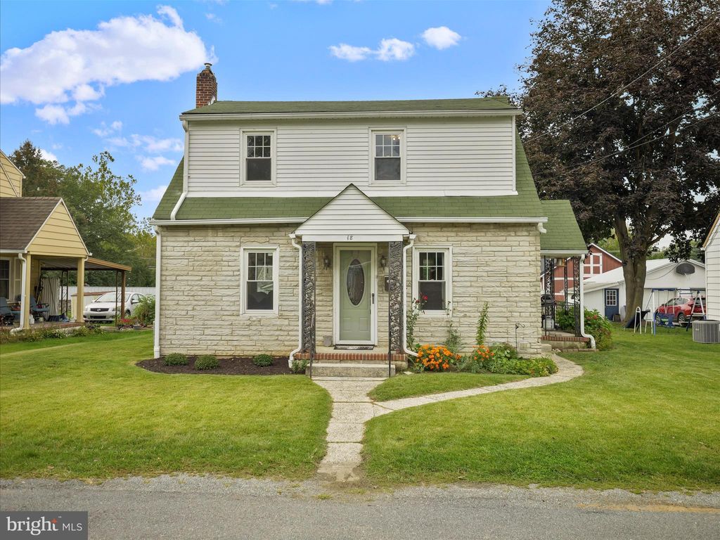 Photo of 18 Barnett Ave, WAYNESBORO, PA 17268 (MLS # PAFL2030216)